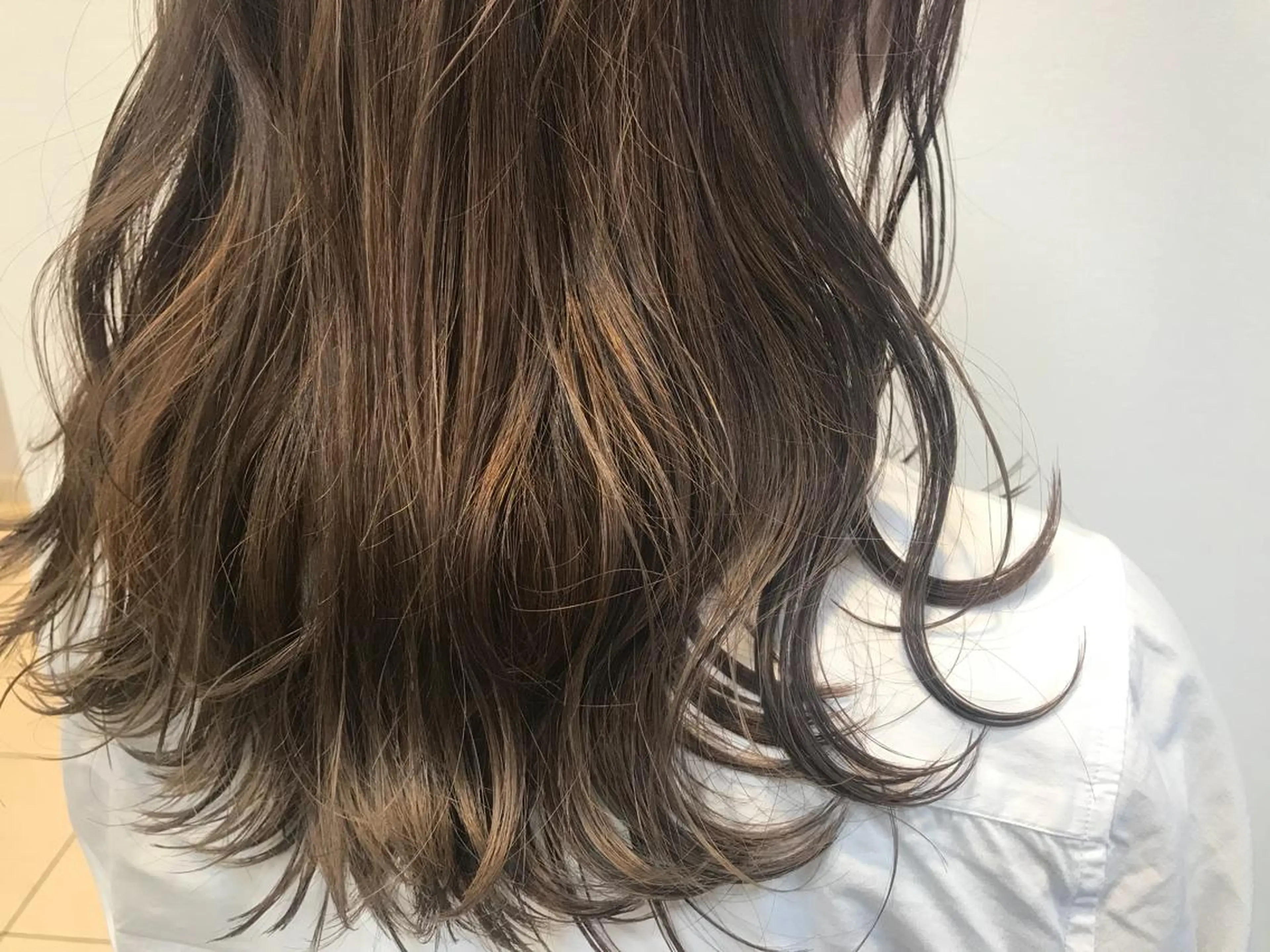 ミディアム カラー ヘアアレンジ アッシュ ブラウンカラー スズキ シオリのヘアスタイル