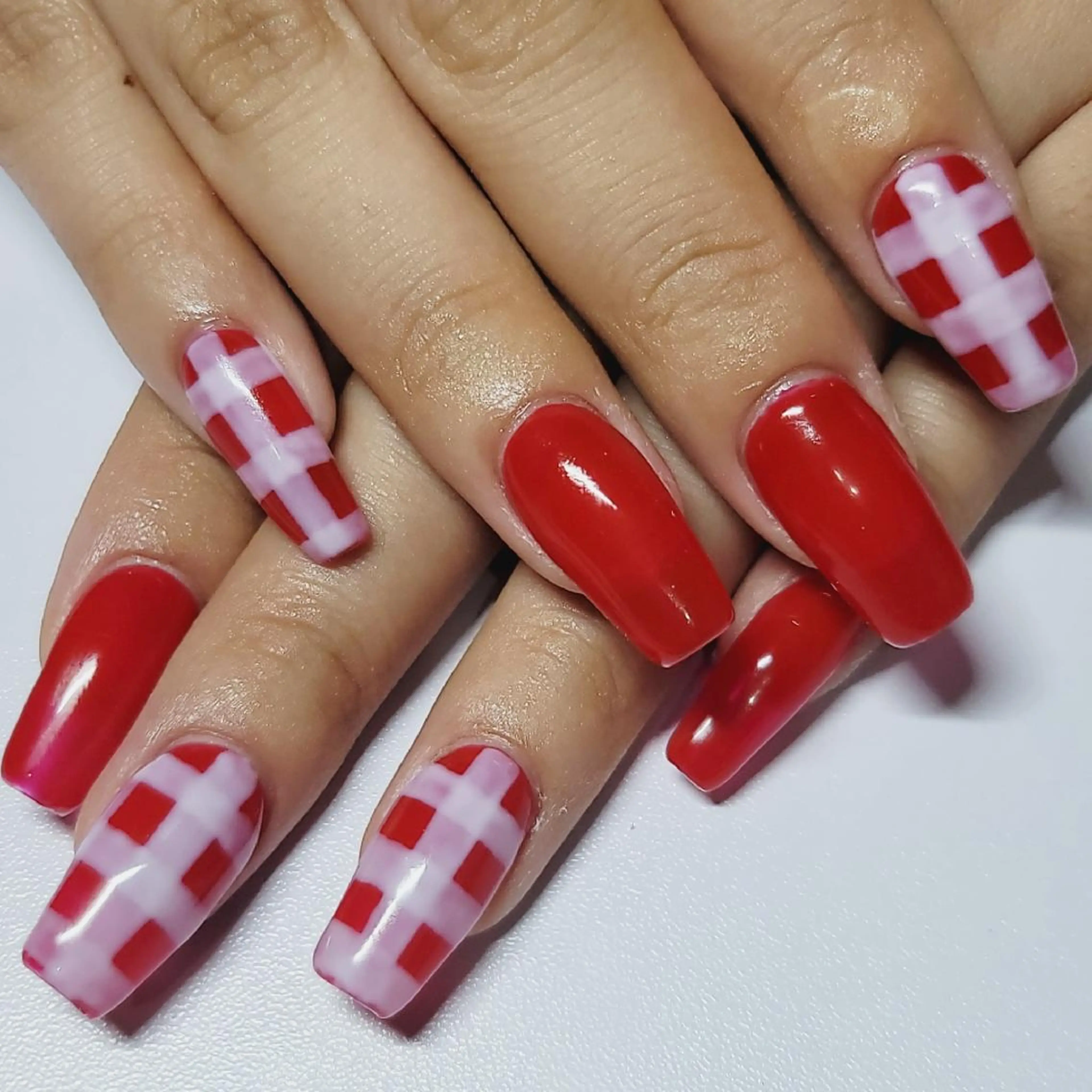 ネイル ワンカラーネイル 赤色 ハンドネイル よしだ ひろきのネイルデザイン