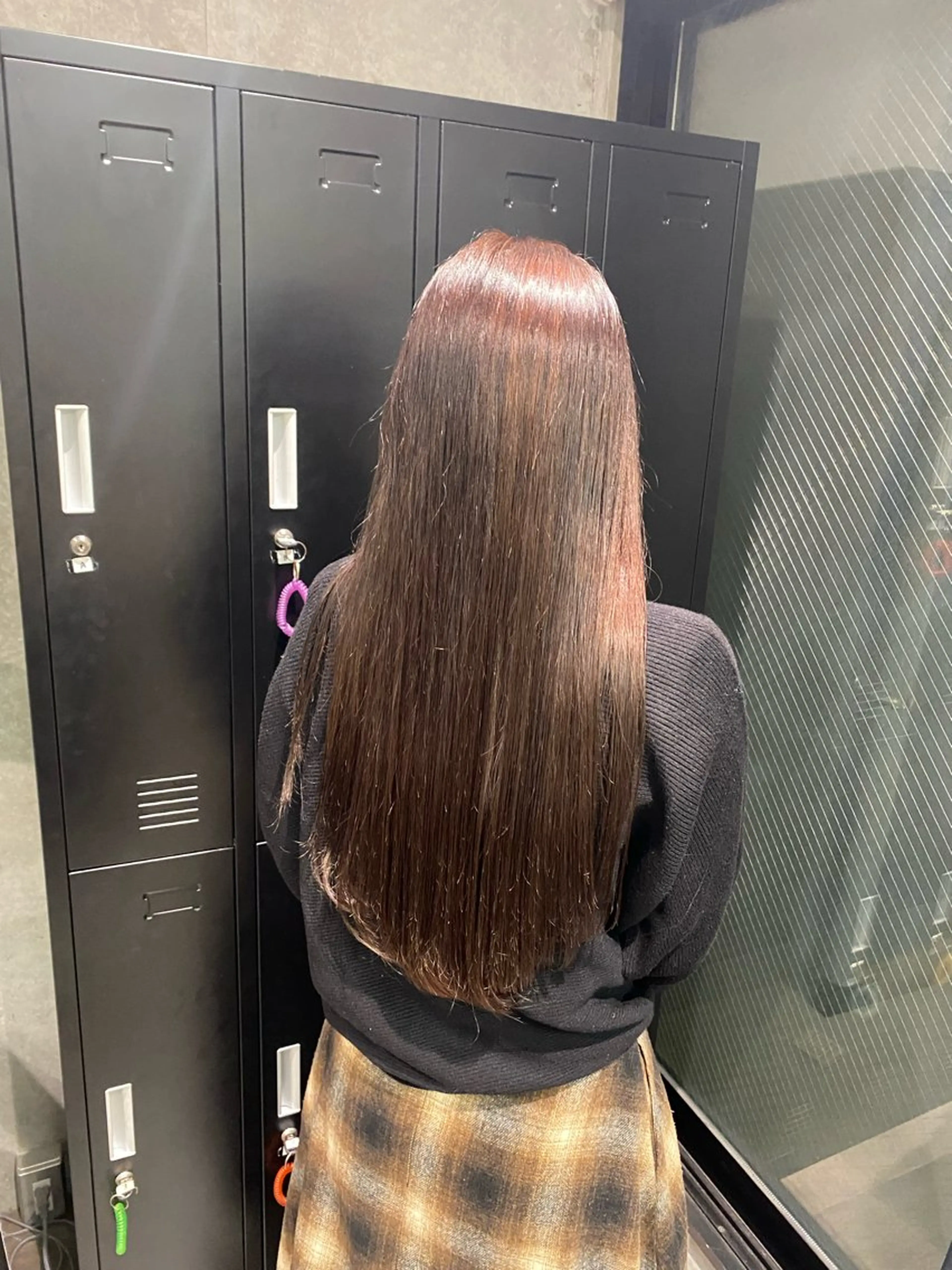 セミロング 艶暖色カラー🍒 縮毛矯正ほののヘアスタイル