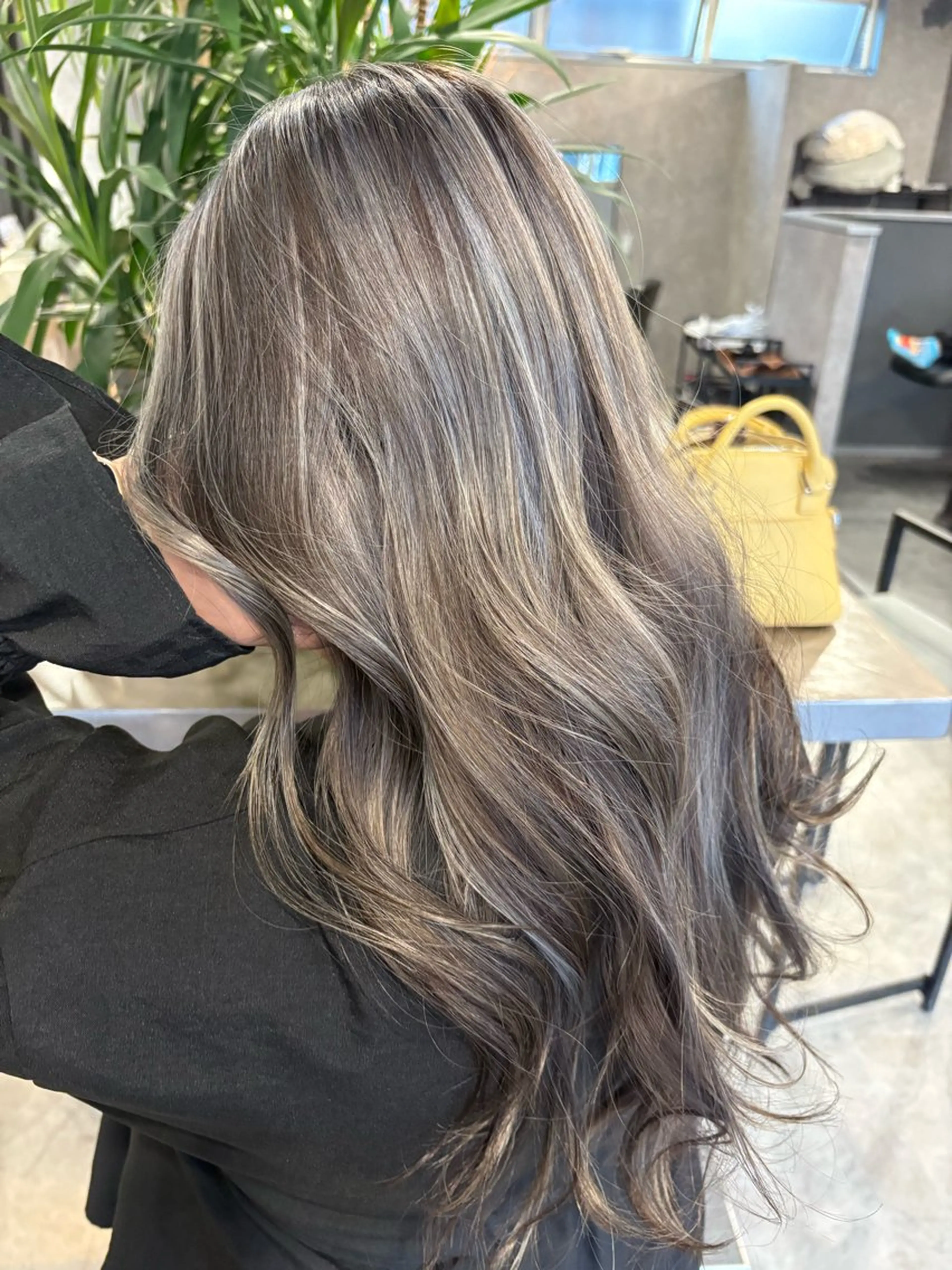 ロング ハイライト ヘアカラー ink mocaのヘアスタイル