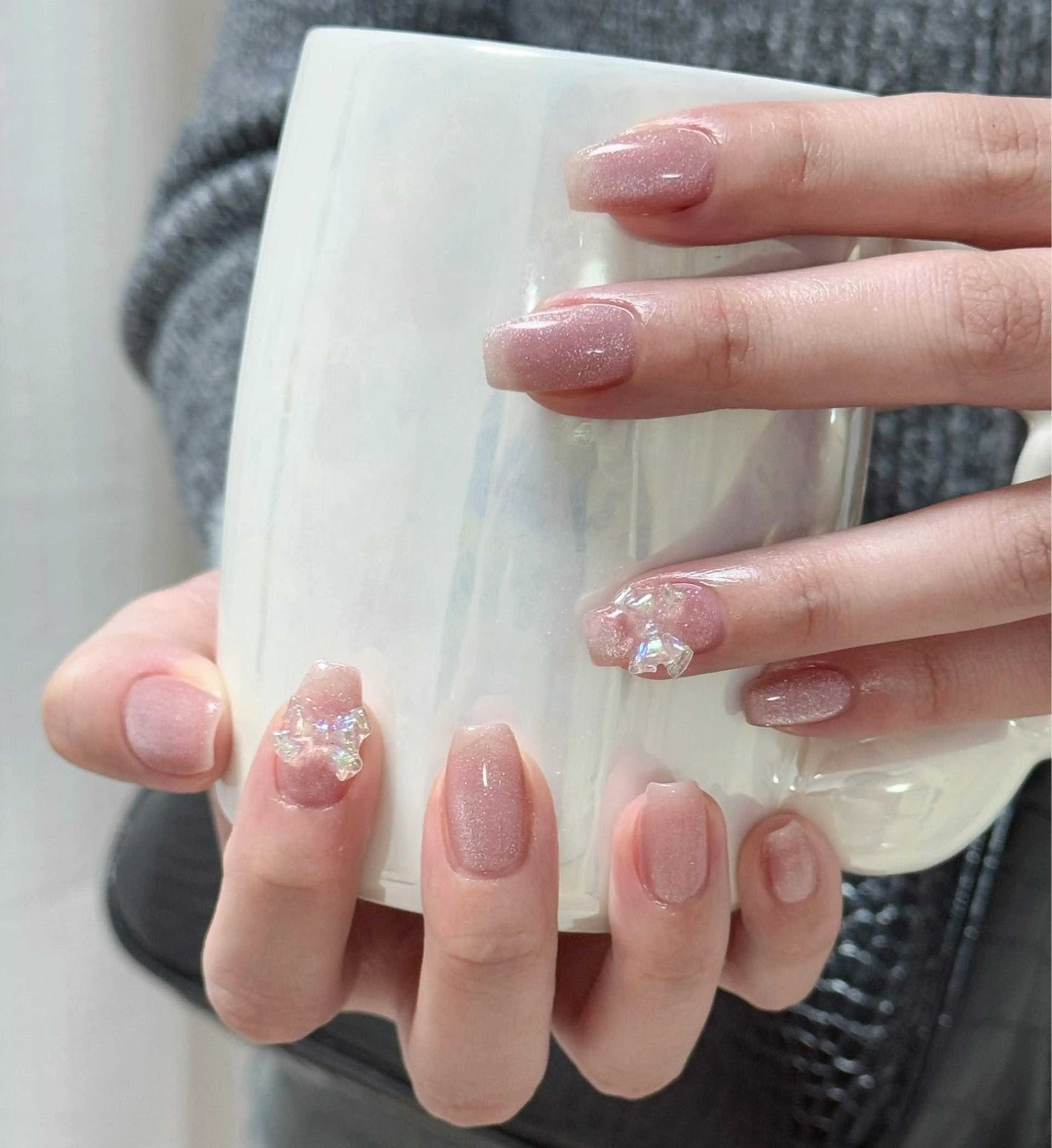 ネイル フレンチネイル グラデーション キラキラネイル 韓国ネイル マグネットネイル ハンドネイル 🎀🎀YooLi Nail Salonのネイルデザイン