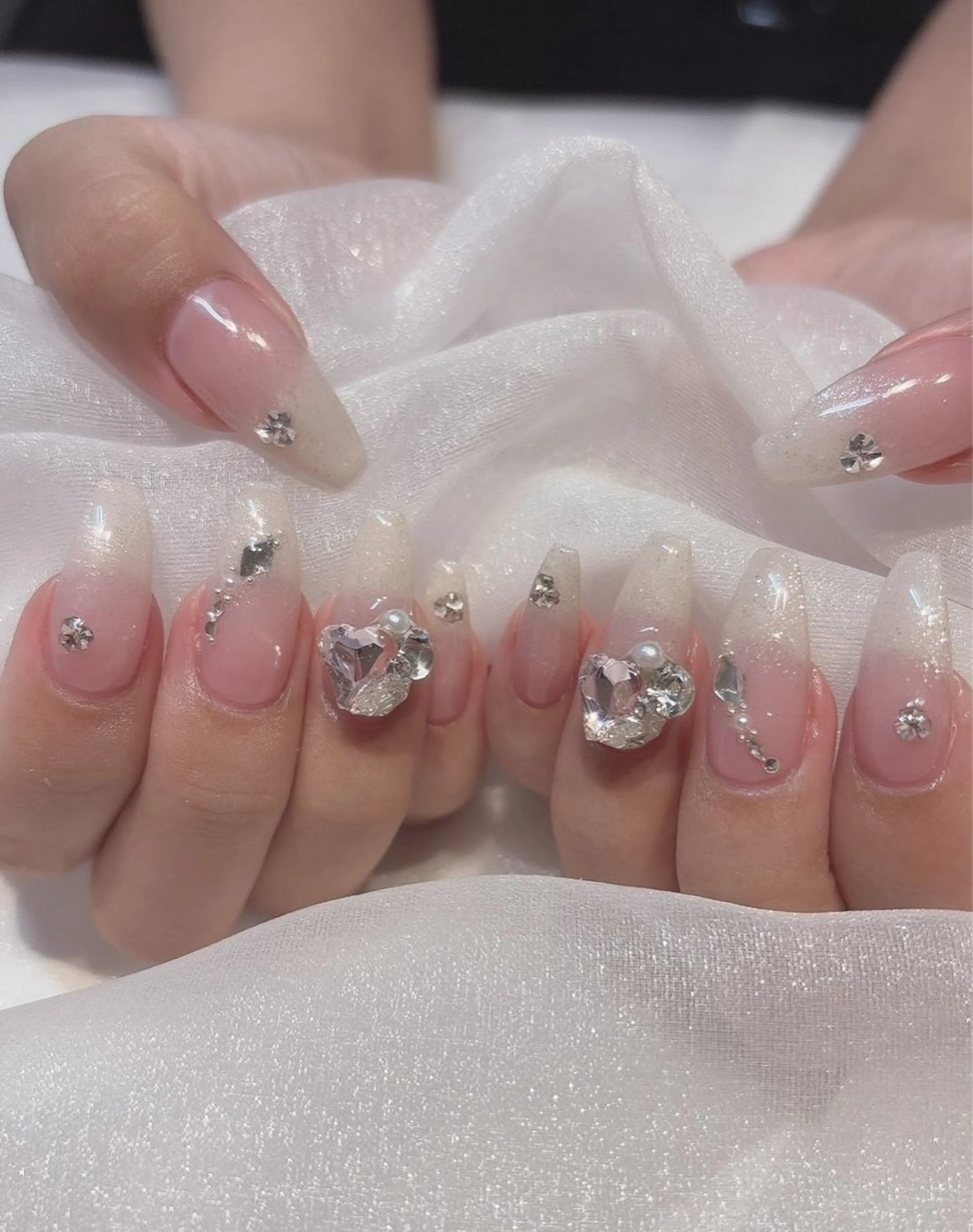 ネイル アニマル柄 オーロラネイル チークネイル フラッシュネイル ジェルネイル Lyna 池袋のネイルデザイン