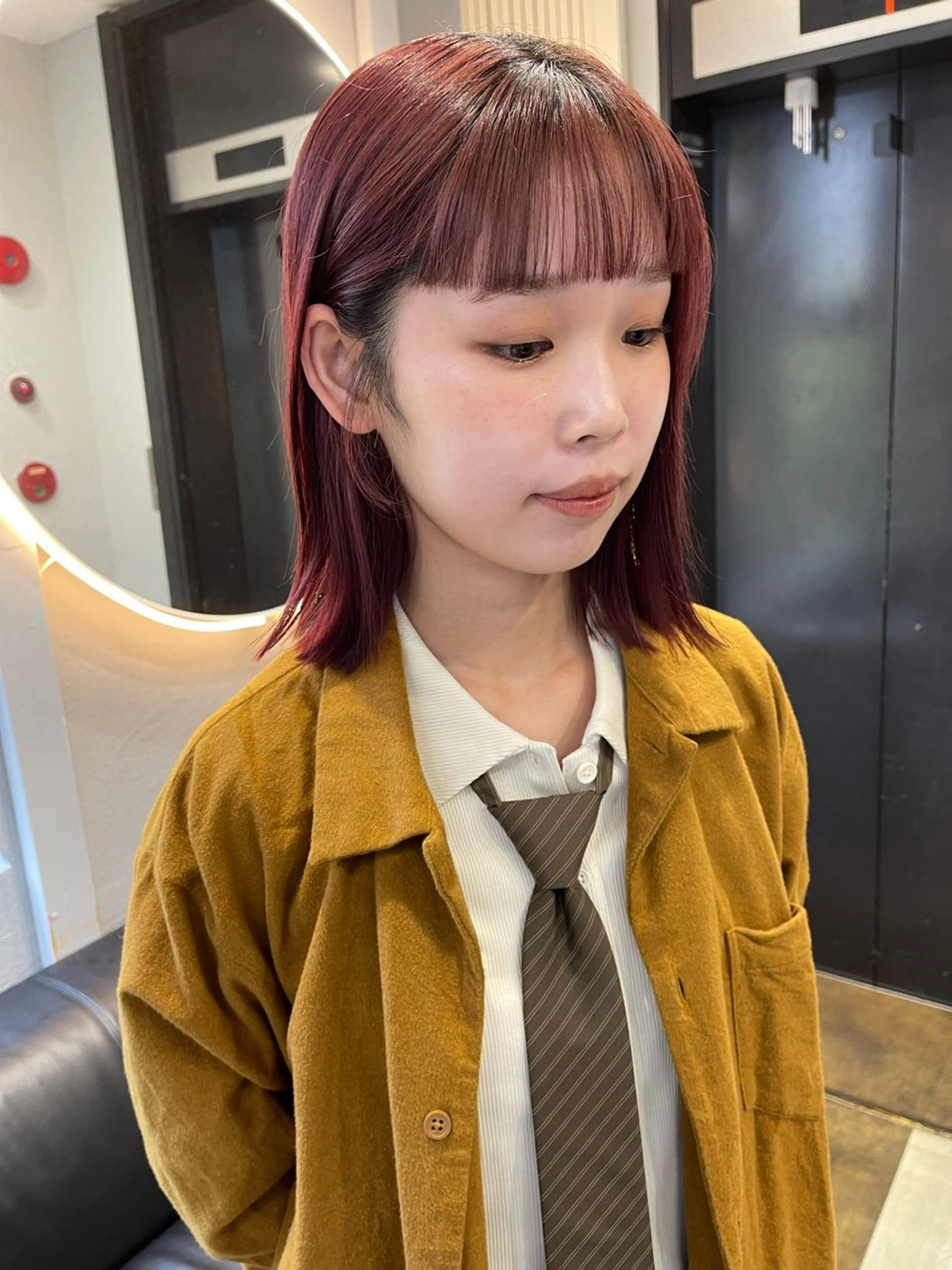 ミディアム カラー ブリーチ ケアブリーチ デザインカラー ダブルカラー イヤリングカラー TATSUブリーチ/ ミルクティーベージュのヘアスタイル