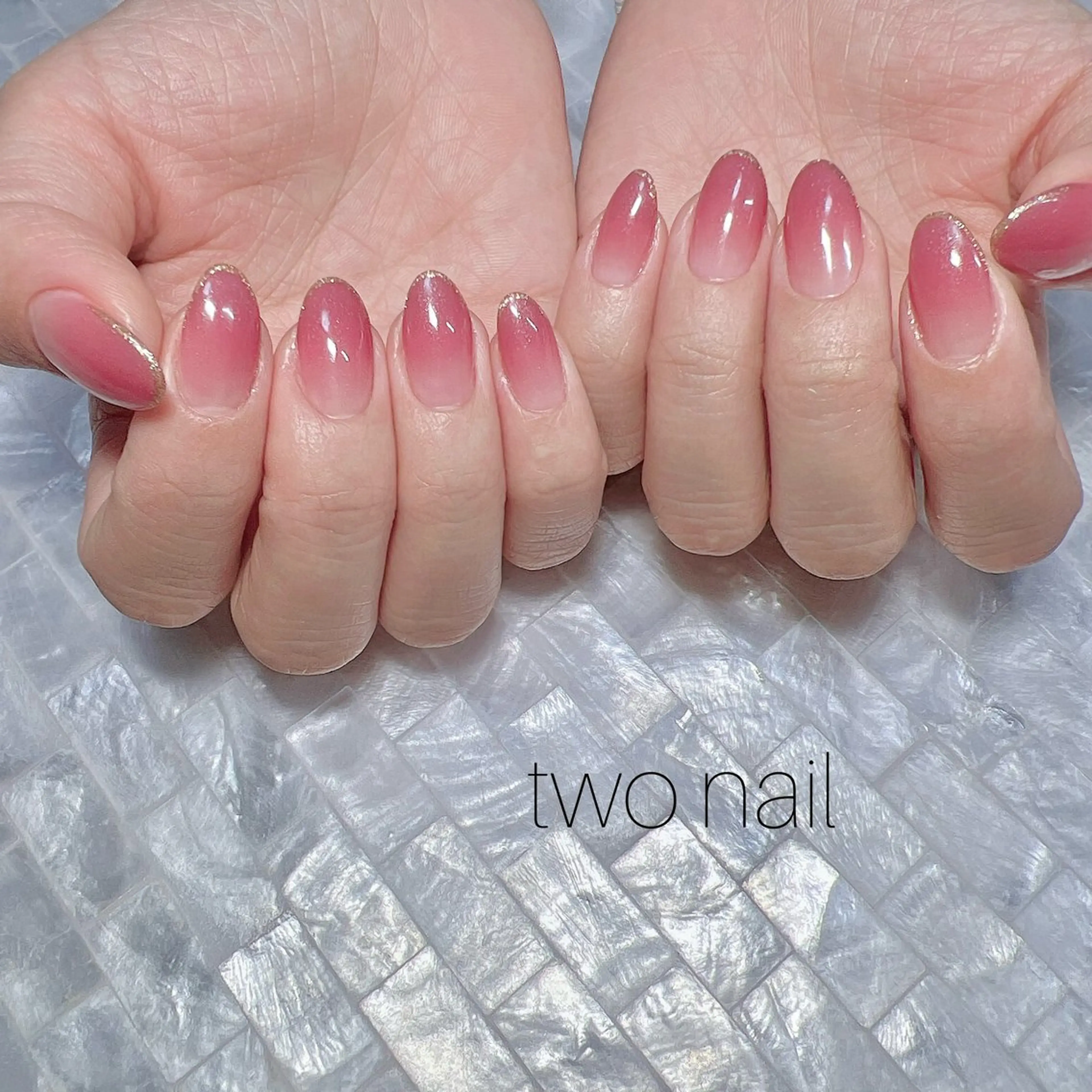 ネイル キラキラネイル ネイルチップ ホワイト ハンドネイル two nailのネイルデザイン