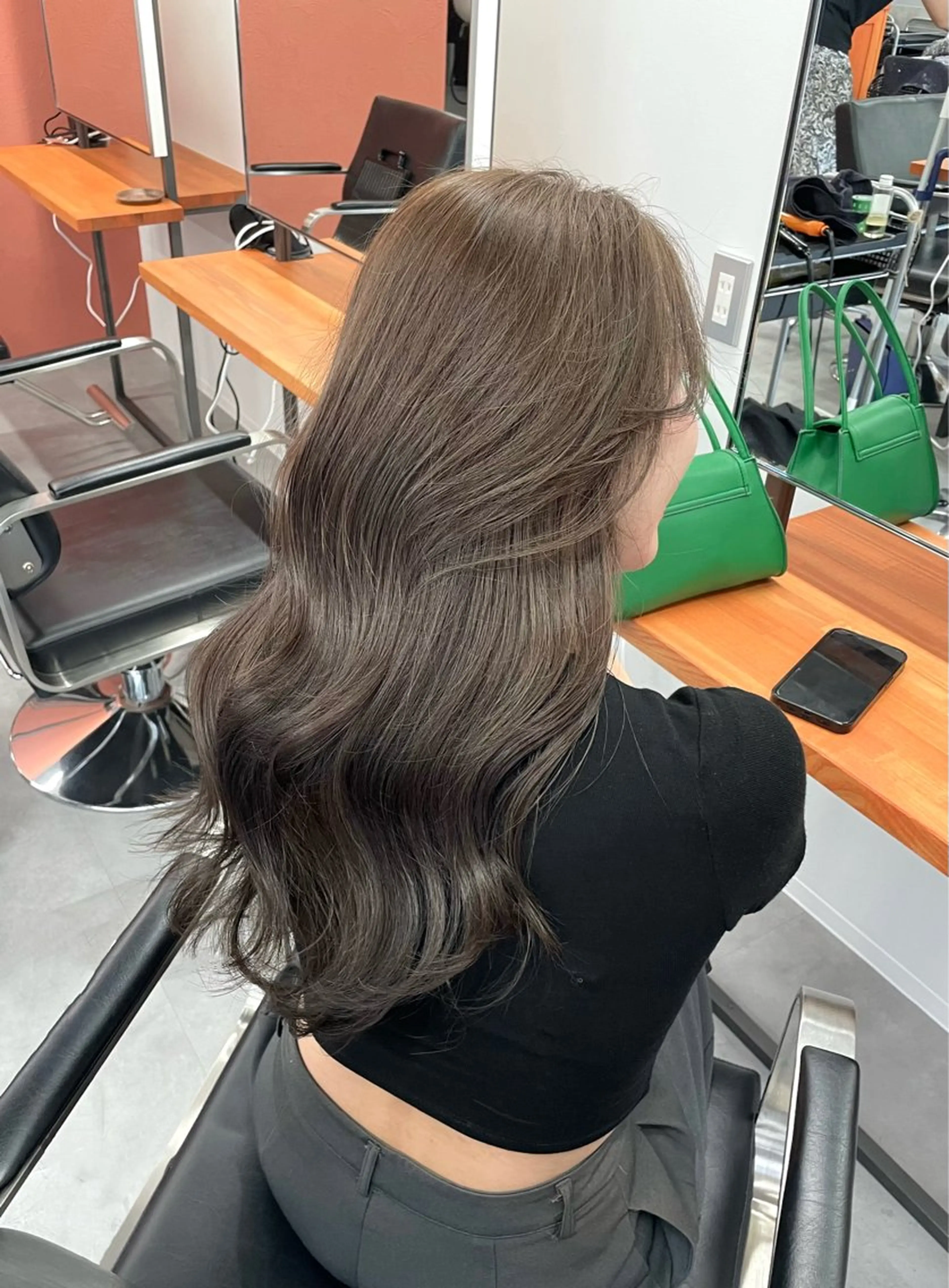 ブリーチなしダブルカラー＋カットの写真