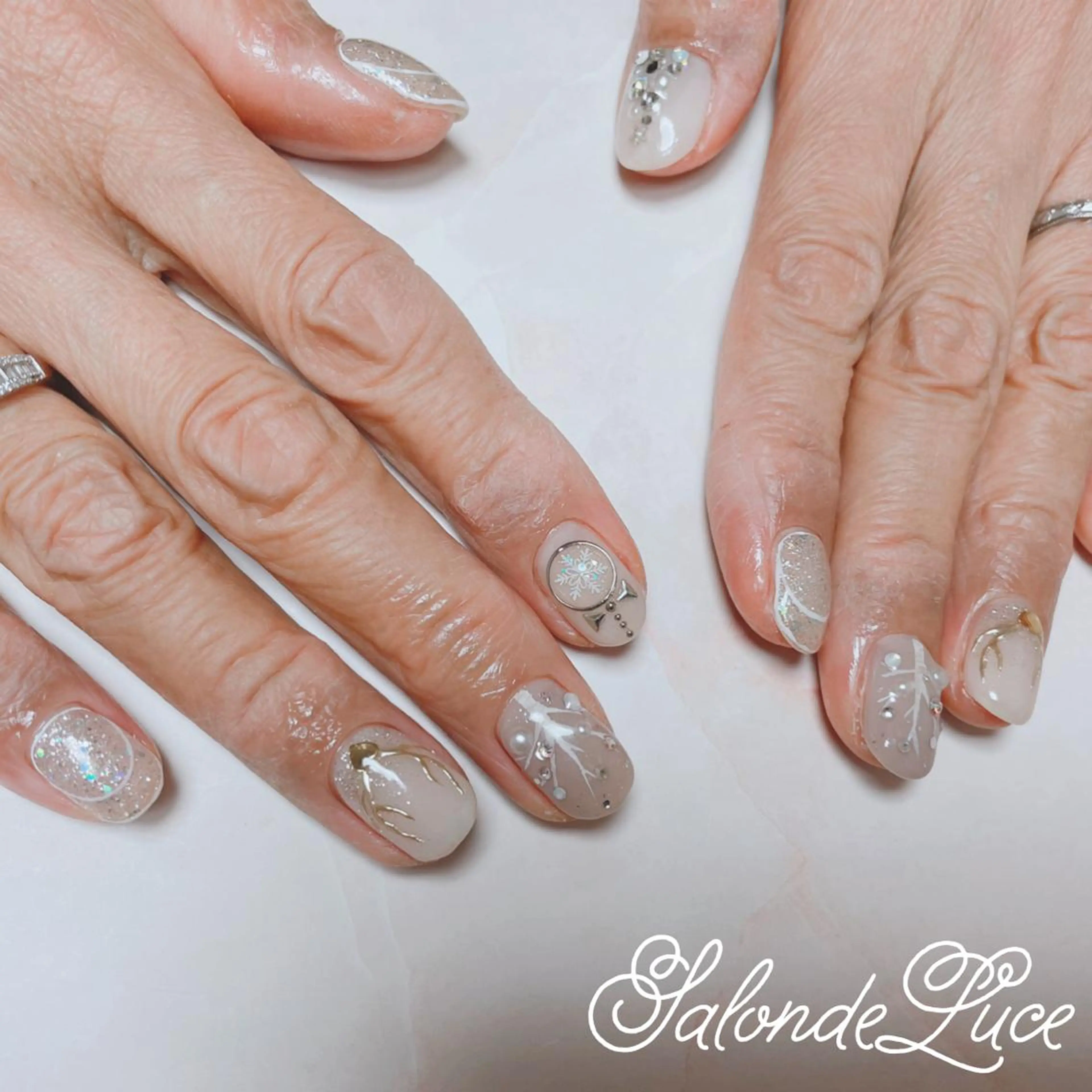 ネイル キラキラネイル 冬ネイル クリスマス ハンドネイル Salon de Luceのネイルデザイン