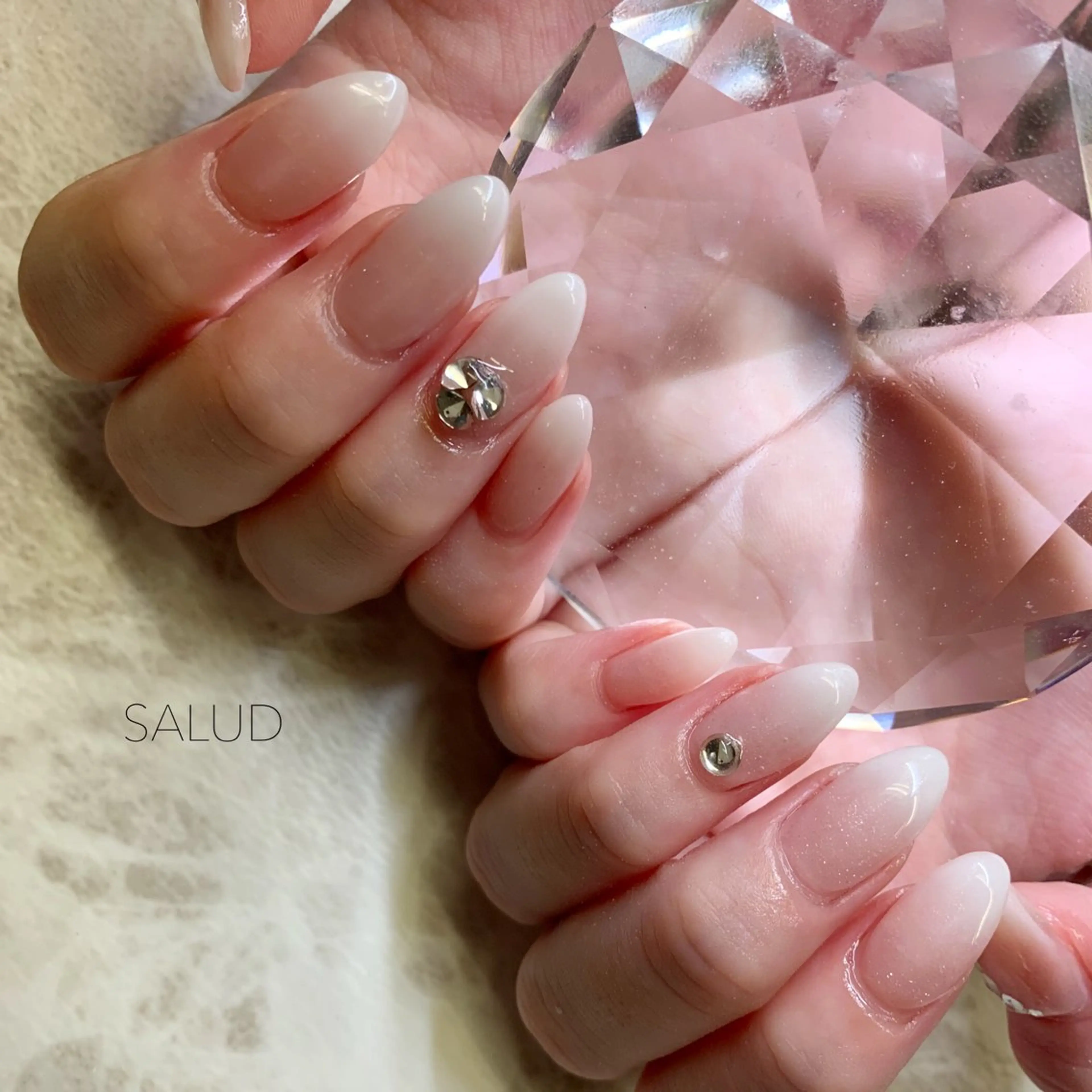 ネイル ストーンネイル ハンドネイル Nail Salon SALUDのネイルデザイン