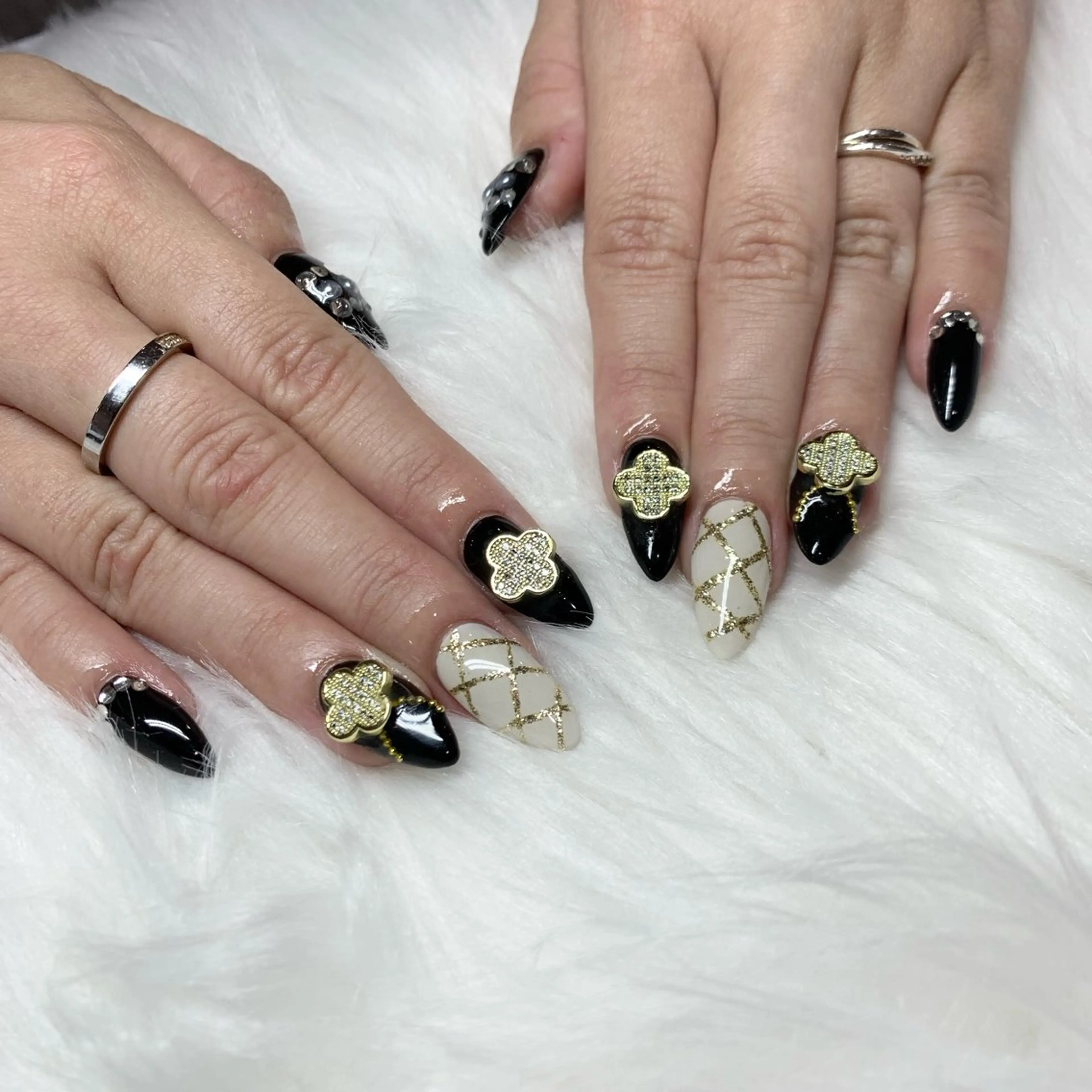 セミロング ハンドネイル -Rien- プライベートサロンのネイルデザイン