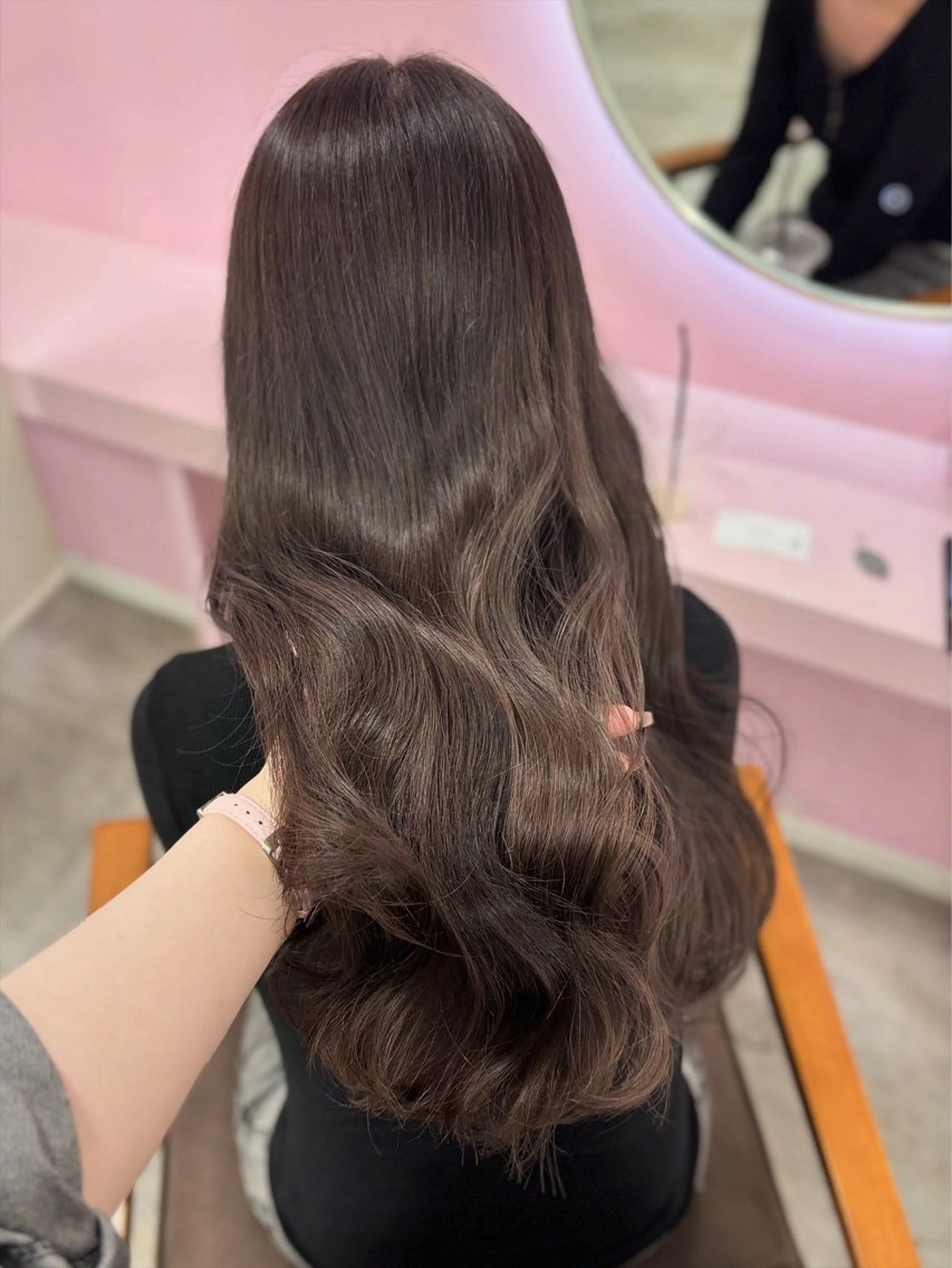 ロング カラー グレージュ ロング カット ヘアカラー トリートメント 𝑴𝒊𝒌𝒖💝 透明感モテカラーのヘアスタイル