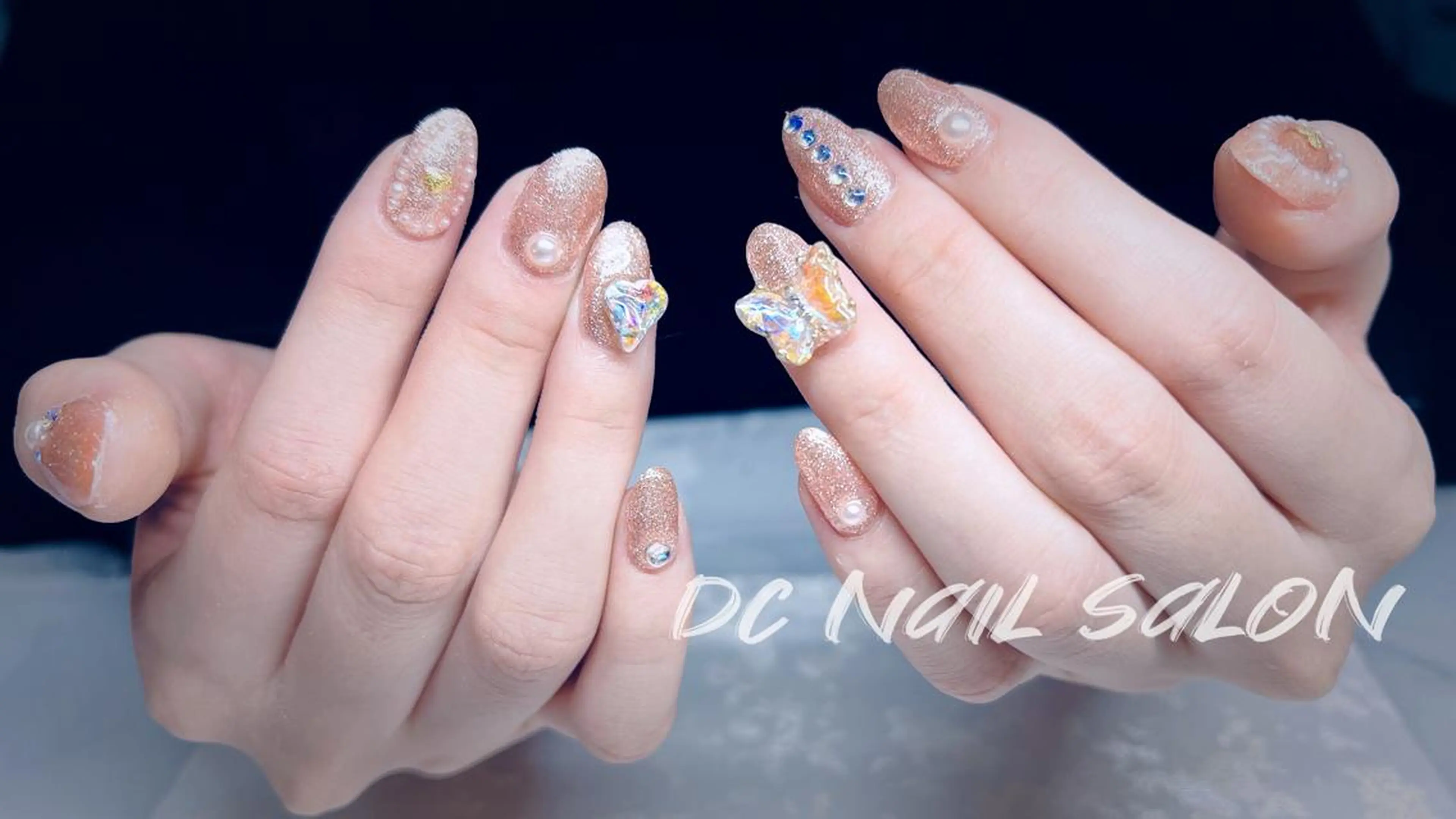 ネイル ハート ストーンネイル DC nail salonのネイルデザイン