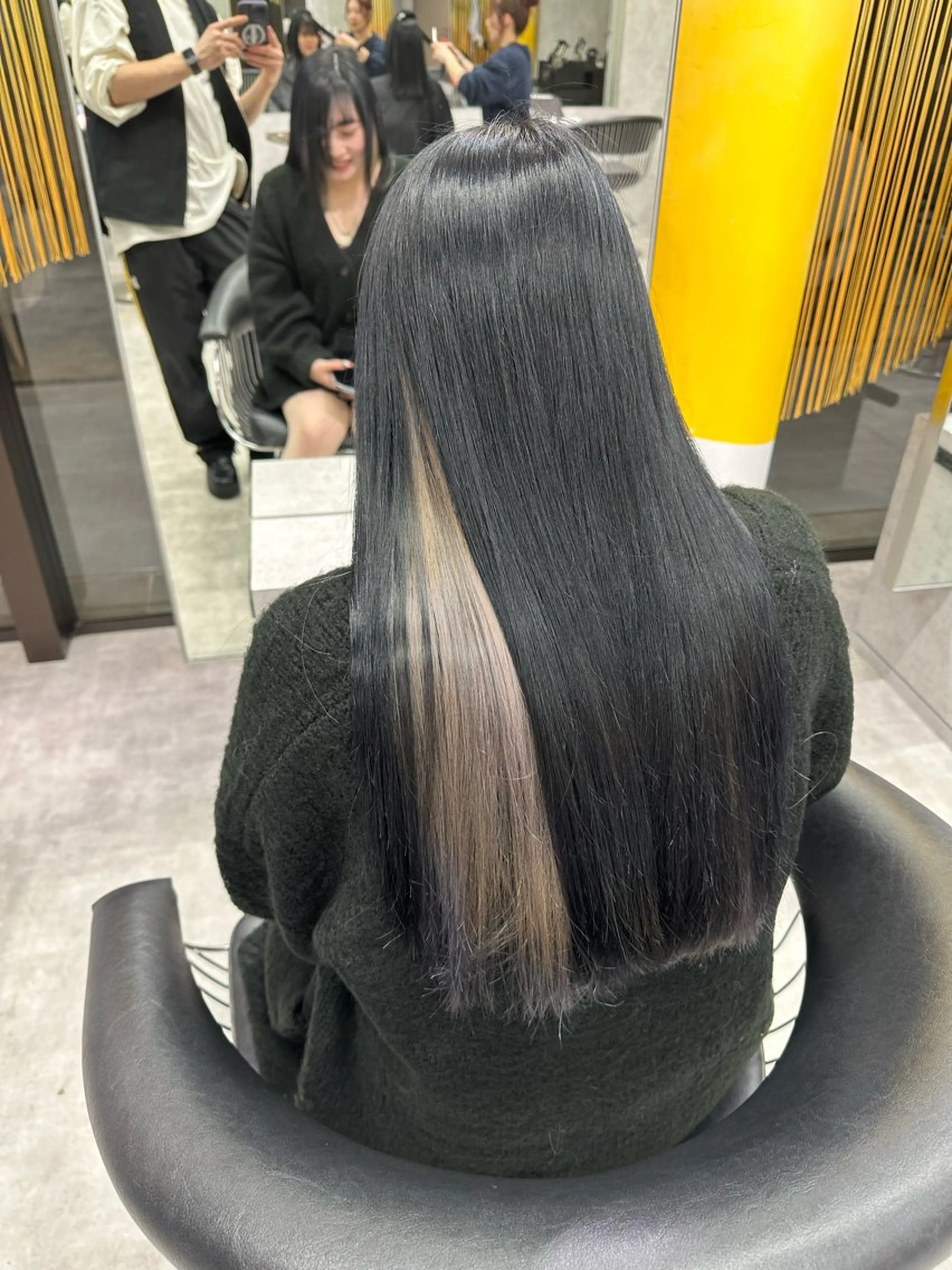 ロング カラー ブロンド ブルーカラー インナーカラー ネイビーカラー fullbloom hair&spa所属・DAIKIベージュ 🍂レイヤーカットのヘアスタイル