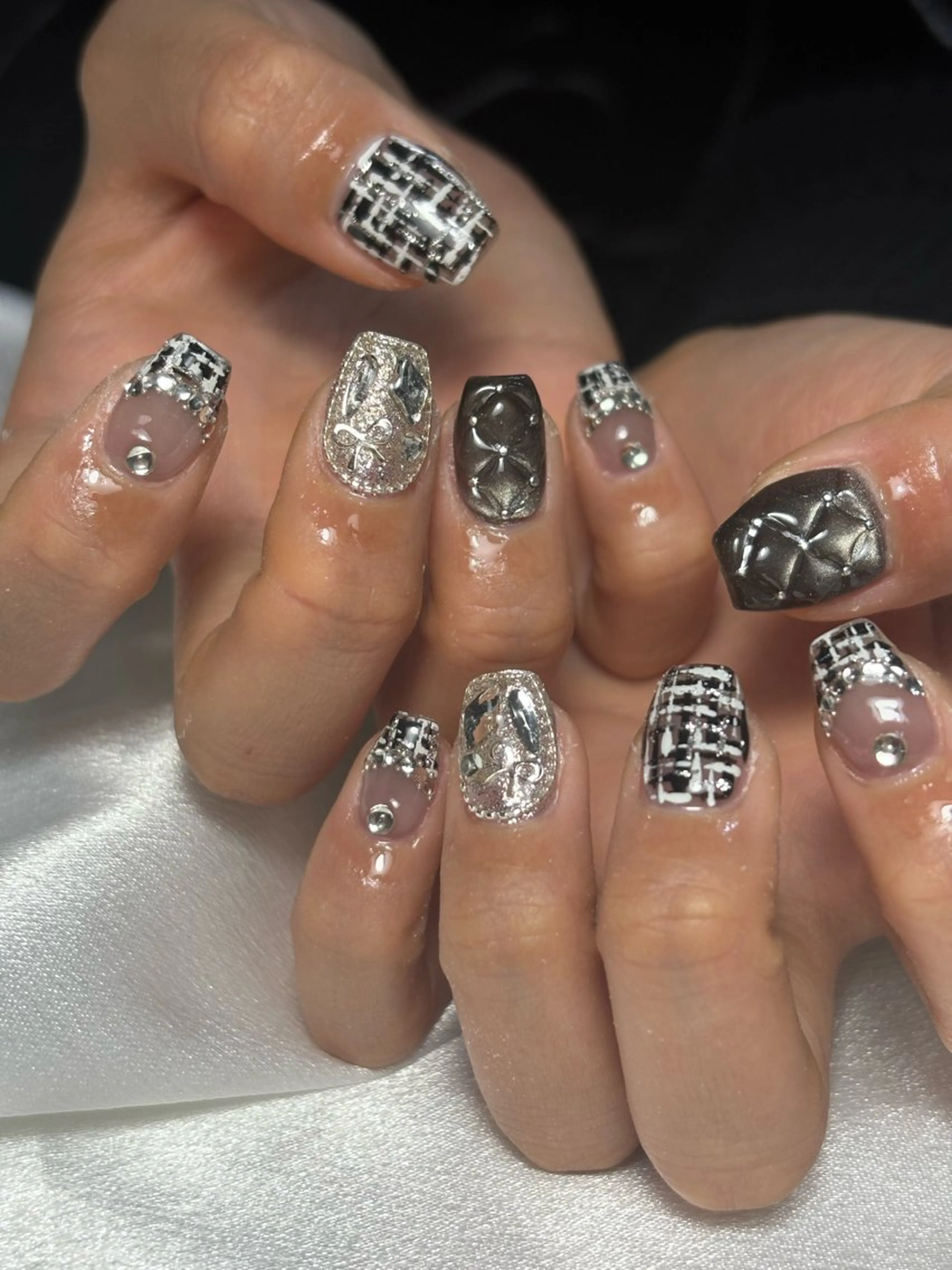 ネイル ハンドネイル フットネイル ✴︎ Delightのネイルデザイン