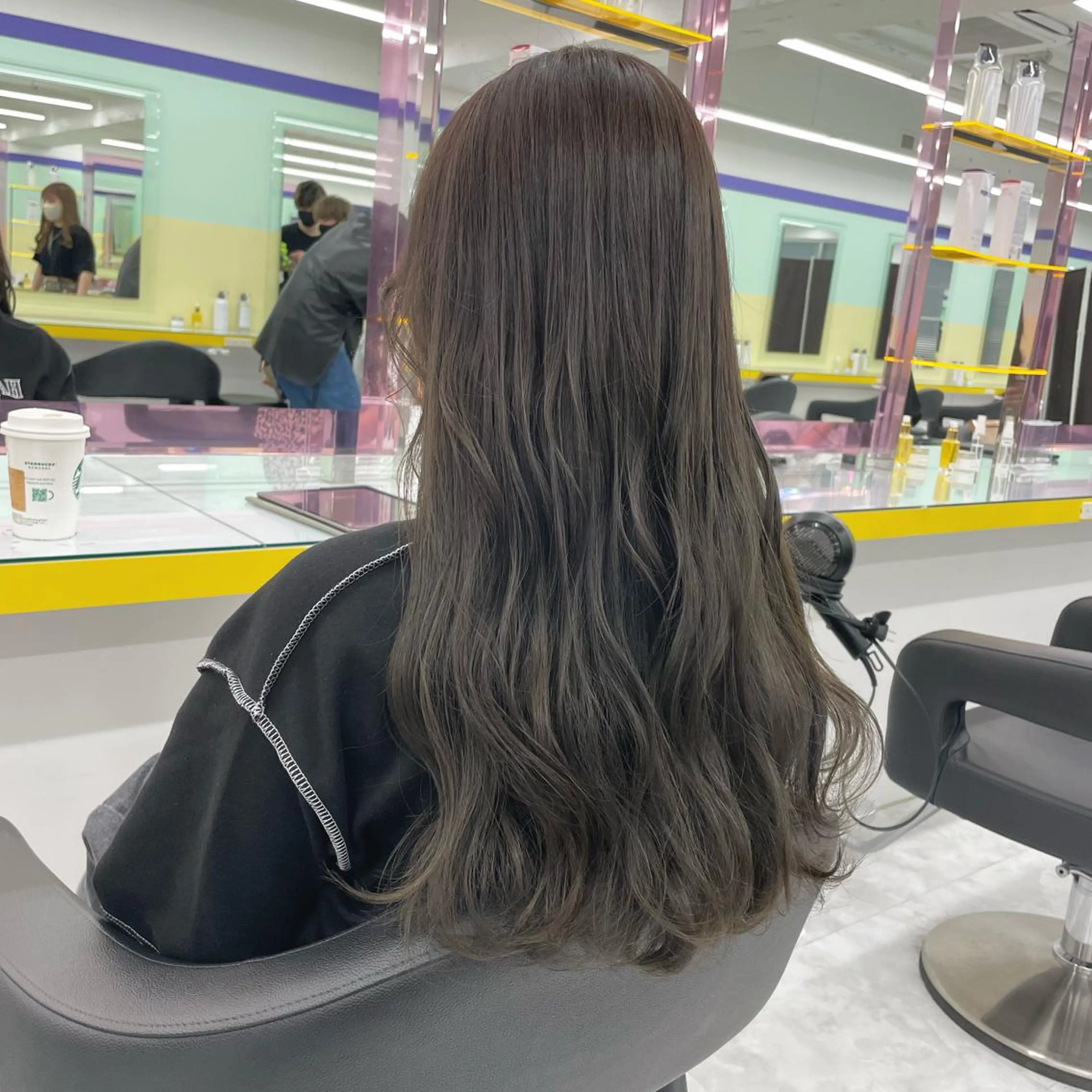 ロング カラー ヘアアレンジ カット ヘアカラー トリートメント ☁️縮毛矯正✖️ 透明感☁️りくのヘアスタイル
