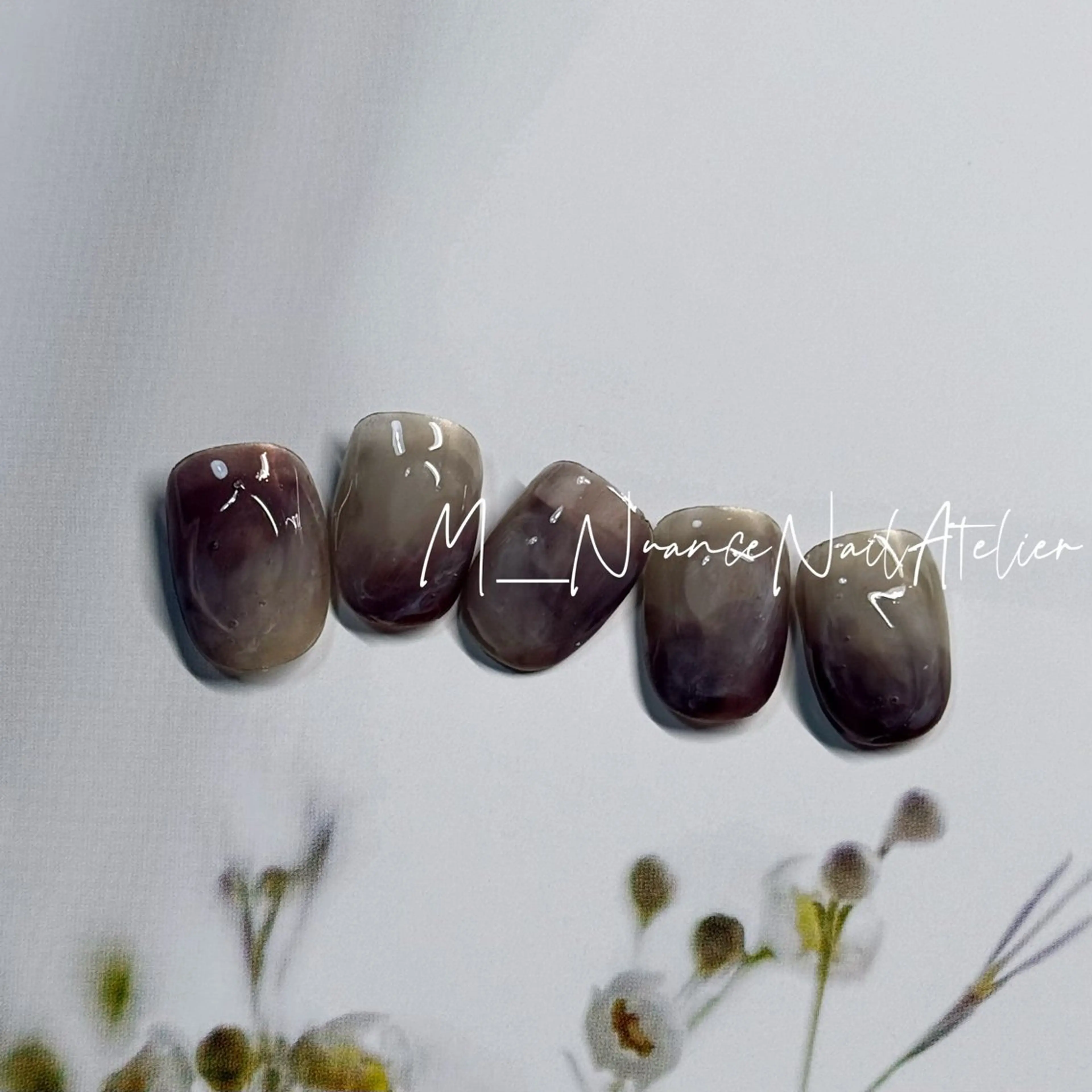 ネイル マグネットネイル ニュアンスネイル オフィスネイル シンプルネイル GO TODAY横浜Solace店所属・M___nail atelierのネイルデザイン