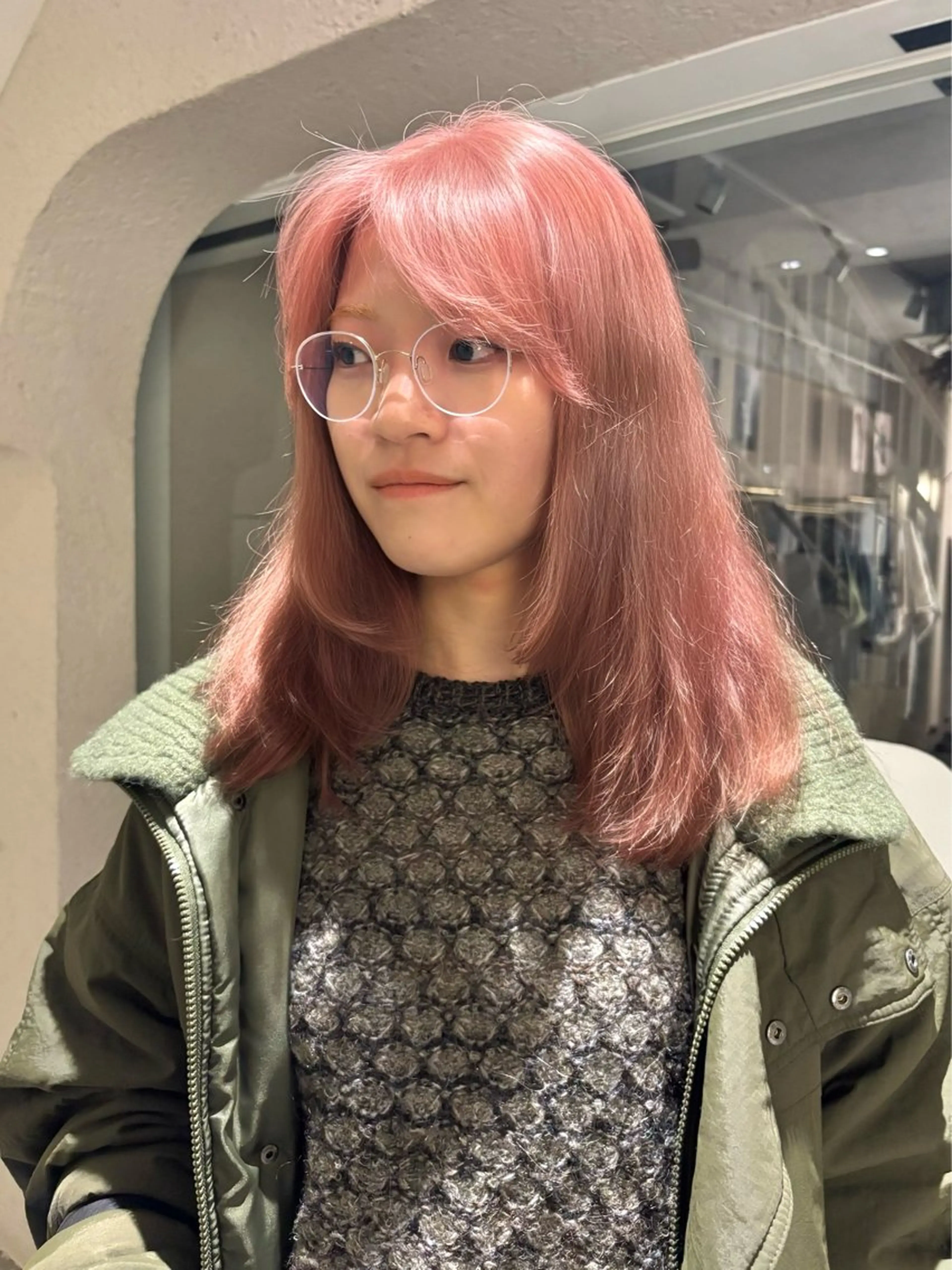 【🎀1名様限定🎀】無料ミディアムレイヤーカットモデル(トリートメント)の写真