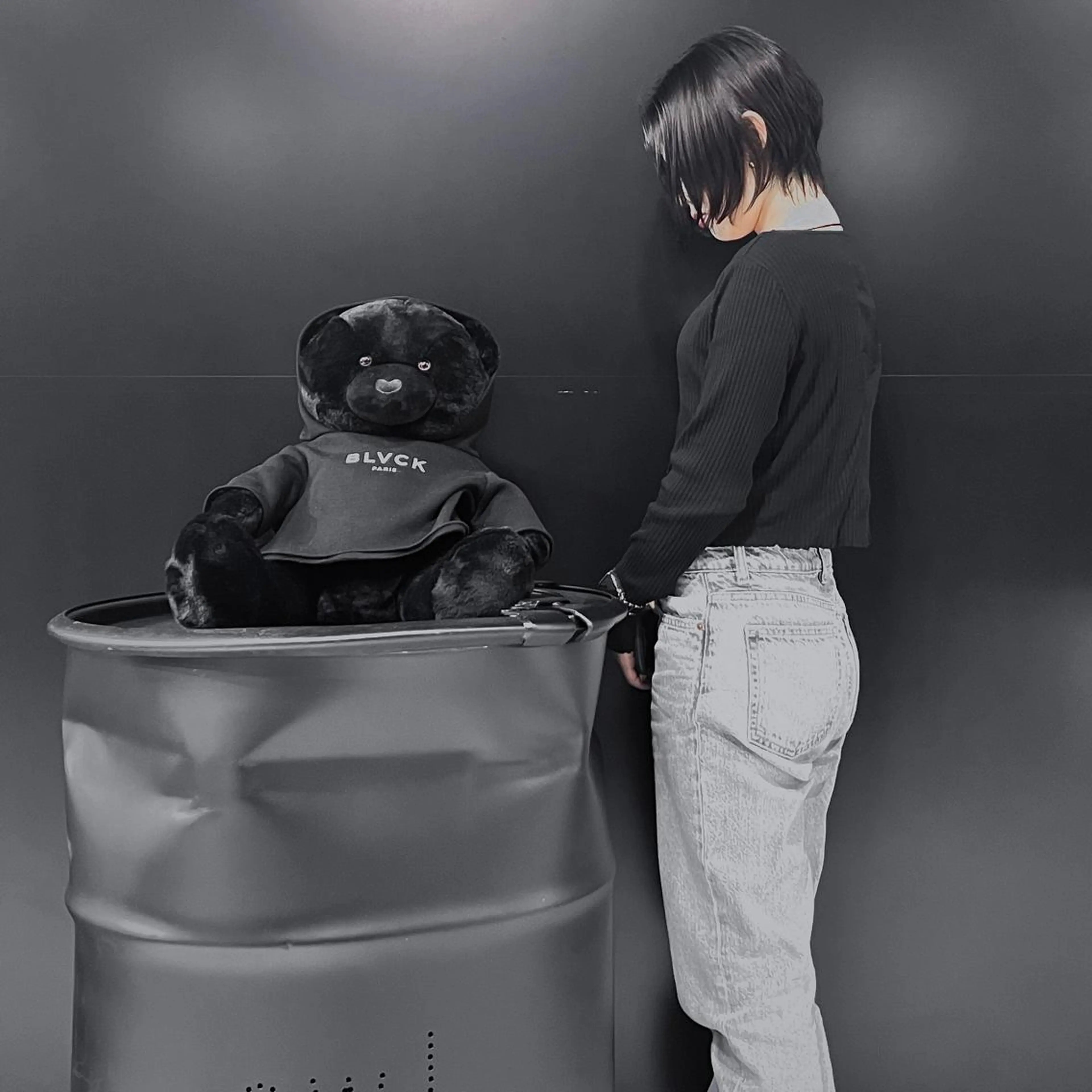 ミディアム メンズ ミディアムパーマ メンズブリーチ ビジネス センターパート ダウンパーマ メンズサロン【owl 心斎橋】難波/アメ村のヘアスタイル