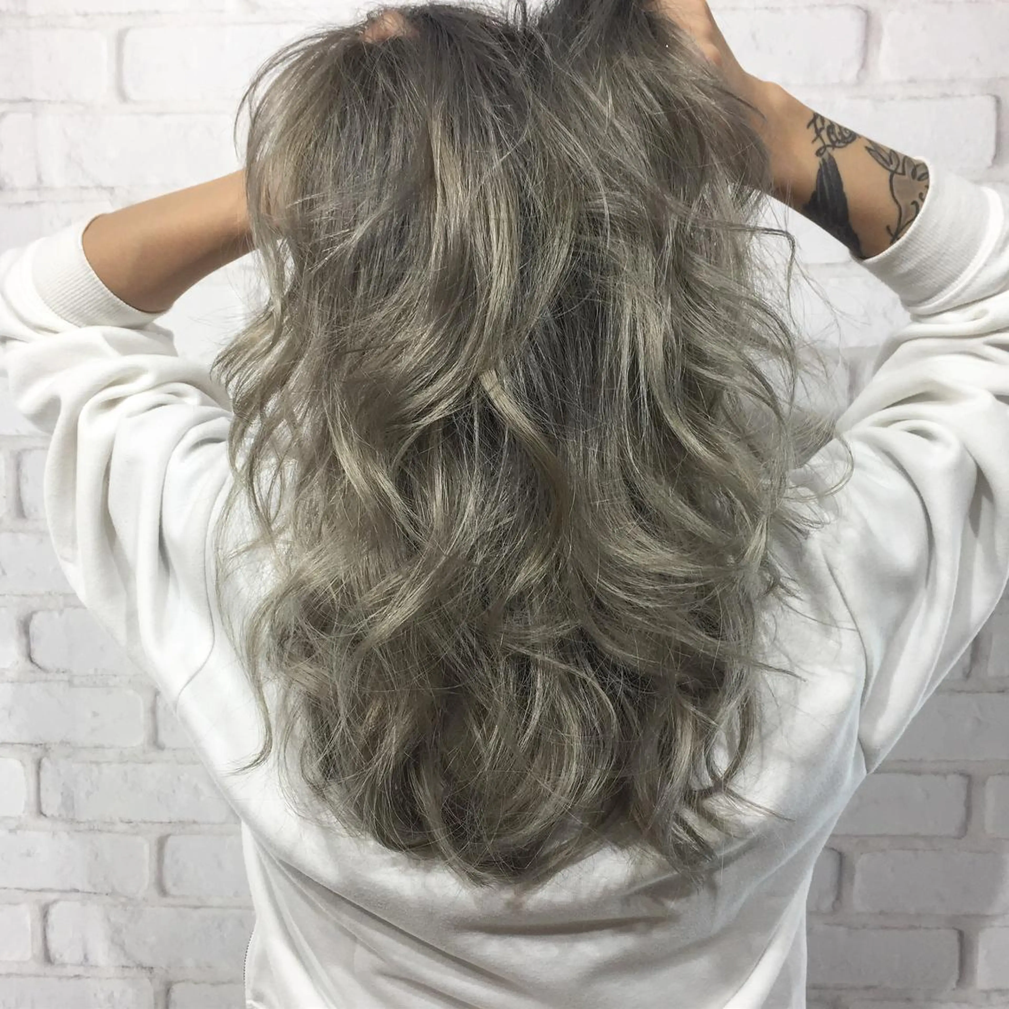 セミロング カラー アッシュ ハイトーンカラー 🌿海外Style・ KOHEIのヘアスタイル