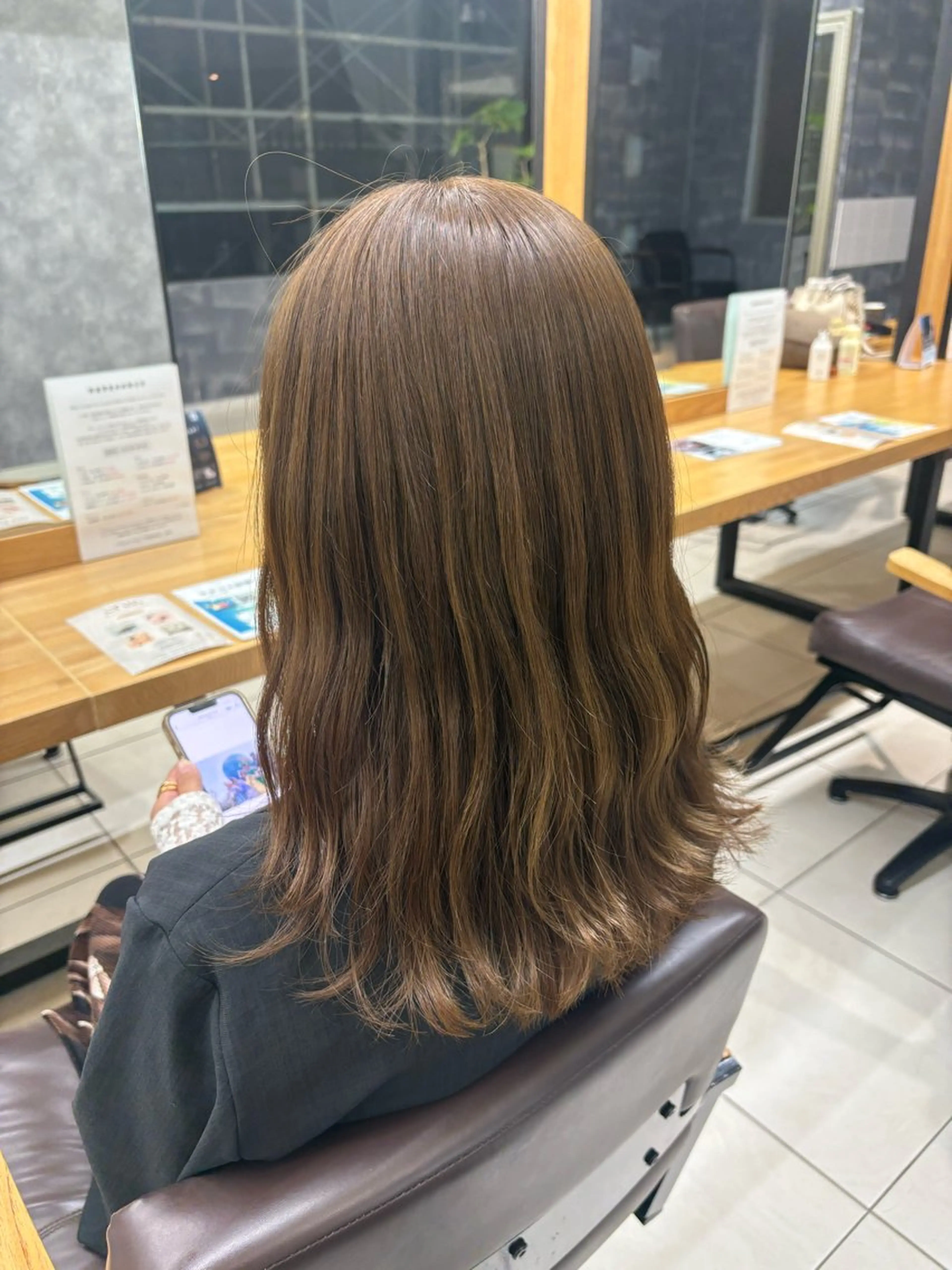 ロング カラー ベージュカラー ブリーチ ダブルカラー ブリーチなしカラー オリーブベージュ 垢抜けデザイナー/ 似合わせ/朝倉友香のヘアスタイル