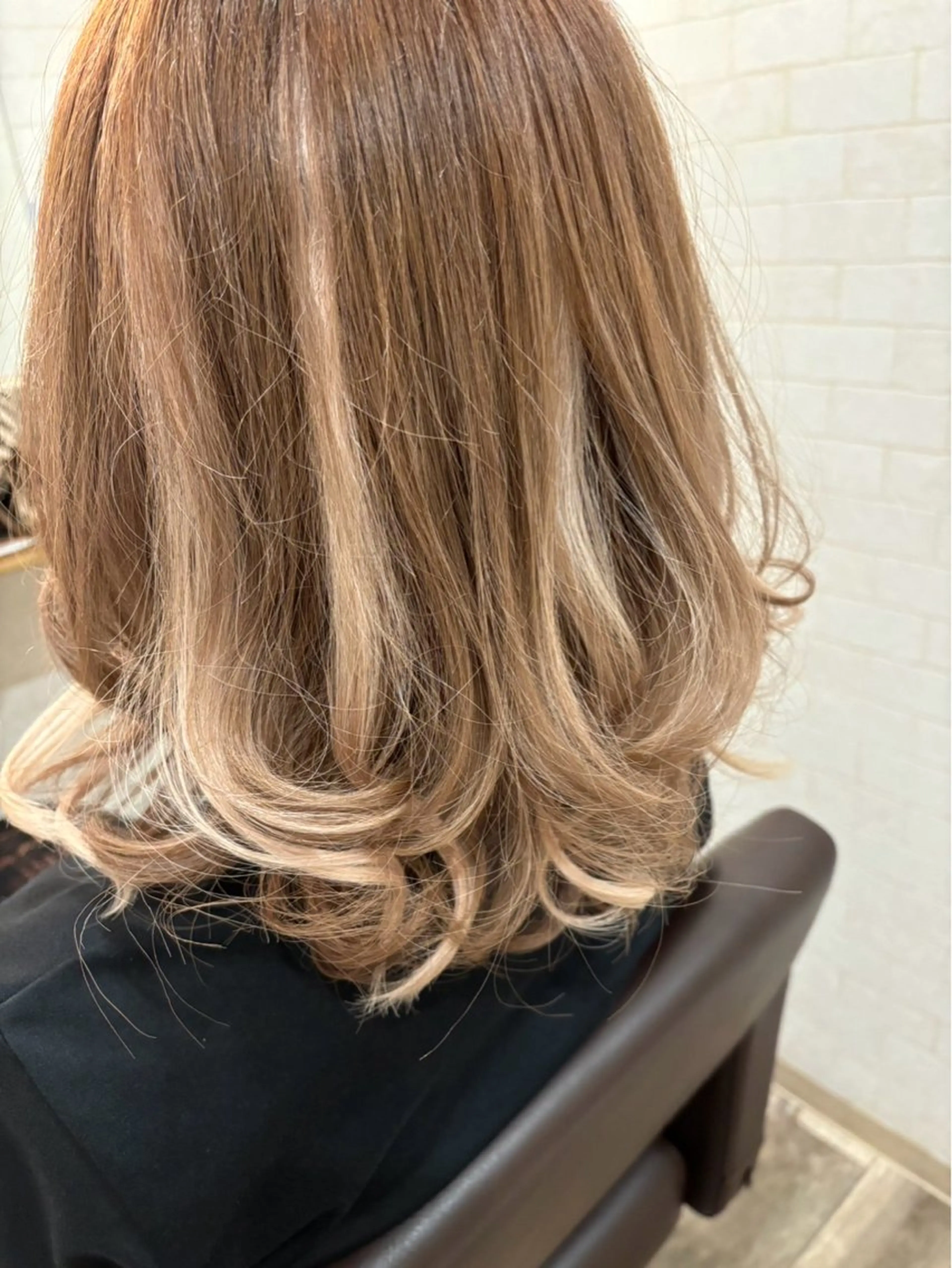 カラー ハイライトカラー Relaxation Saljuのヘアスタイル