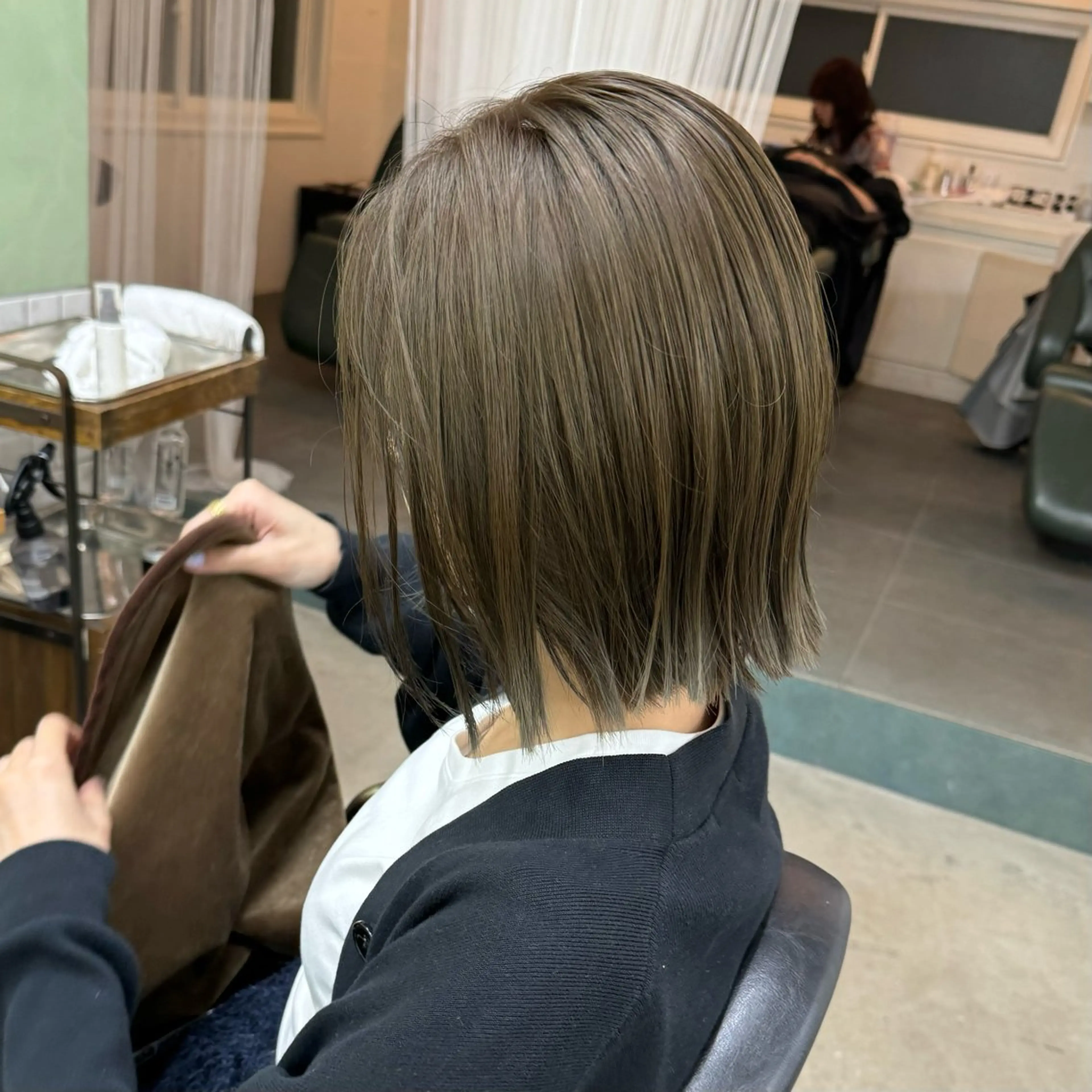 ミディアム ボブ 外ハネヘア カット ヘアカラー 清水愛果/オリーブ カラー/透明感カラーのヘアスタイル