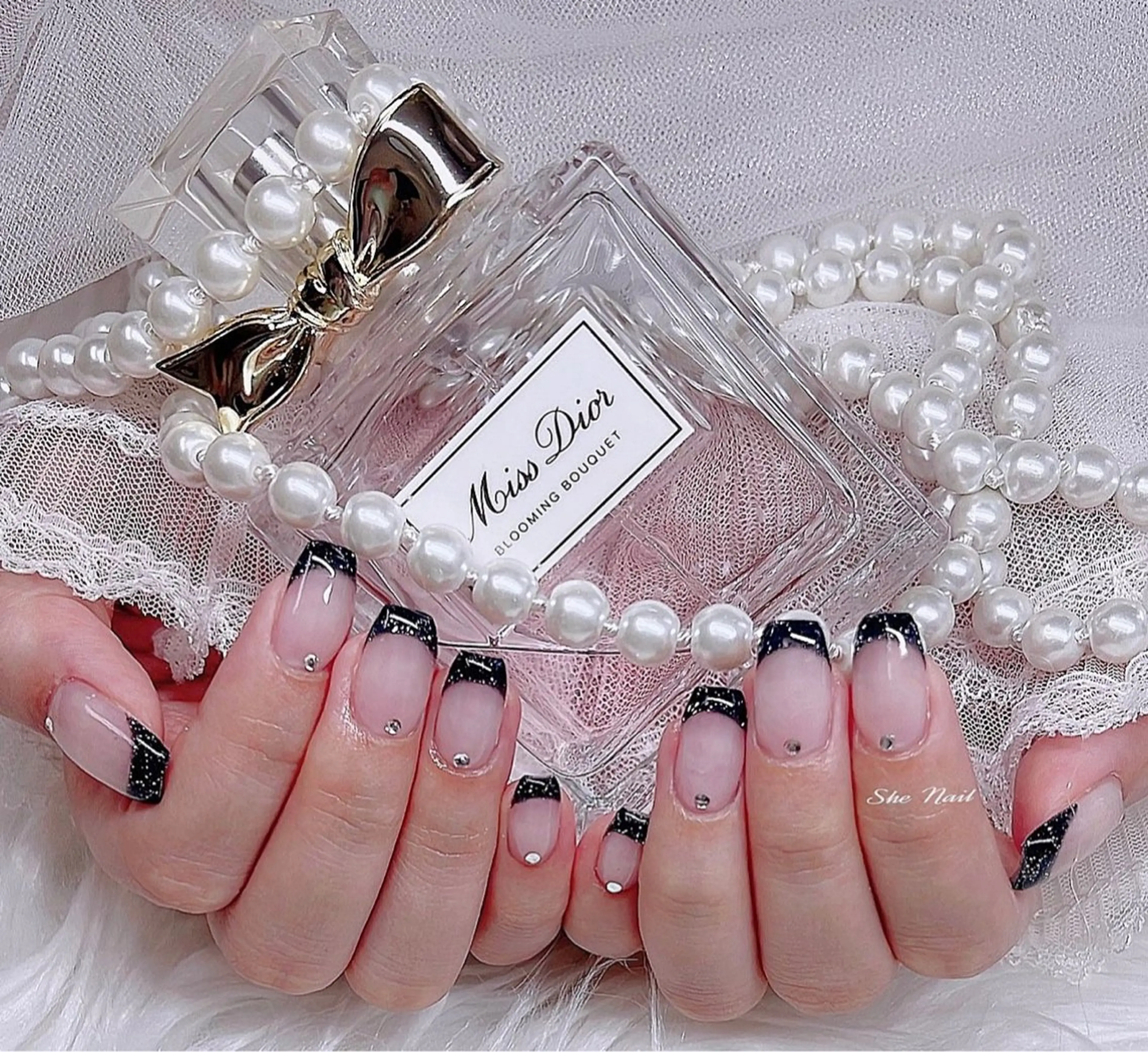 ネイル チークネイル 長さ出し フレンチネイル ガラスフレンチ キラキラネイル ハンドネイル She   Nail所属・ISA_ BELLAのネイルデザイン