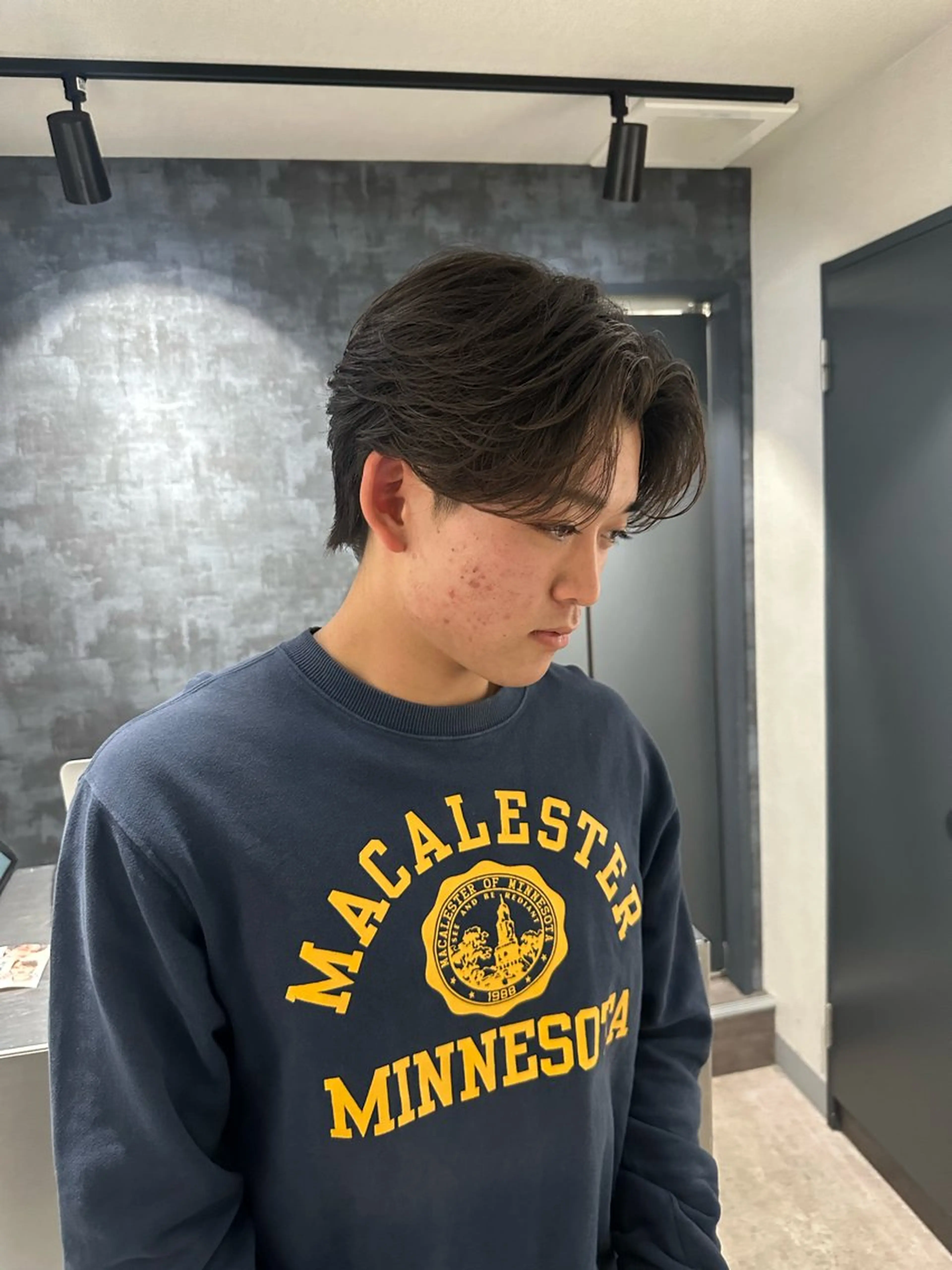 ミディアム パーマ メンズ ミディアムパーマ センターパート カルマパーマ メンズパーマ ニュアンスパーマ カット パーマ SALOWIN 原宿 iori所属・🌟原宿指名No.1 センターパート⭐️のヘアスタイル