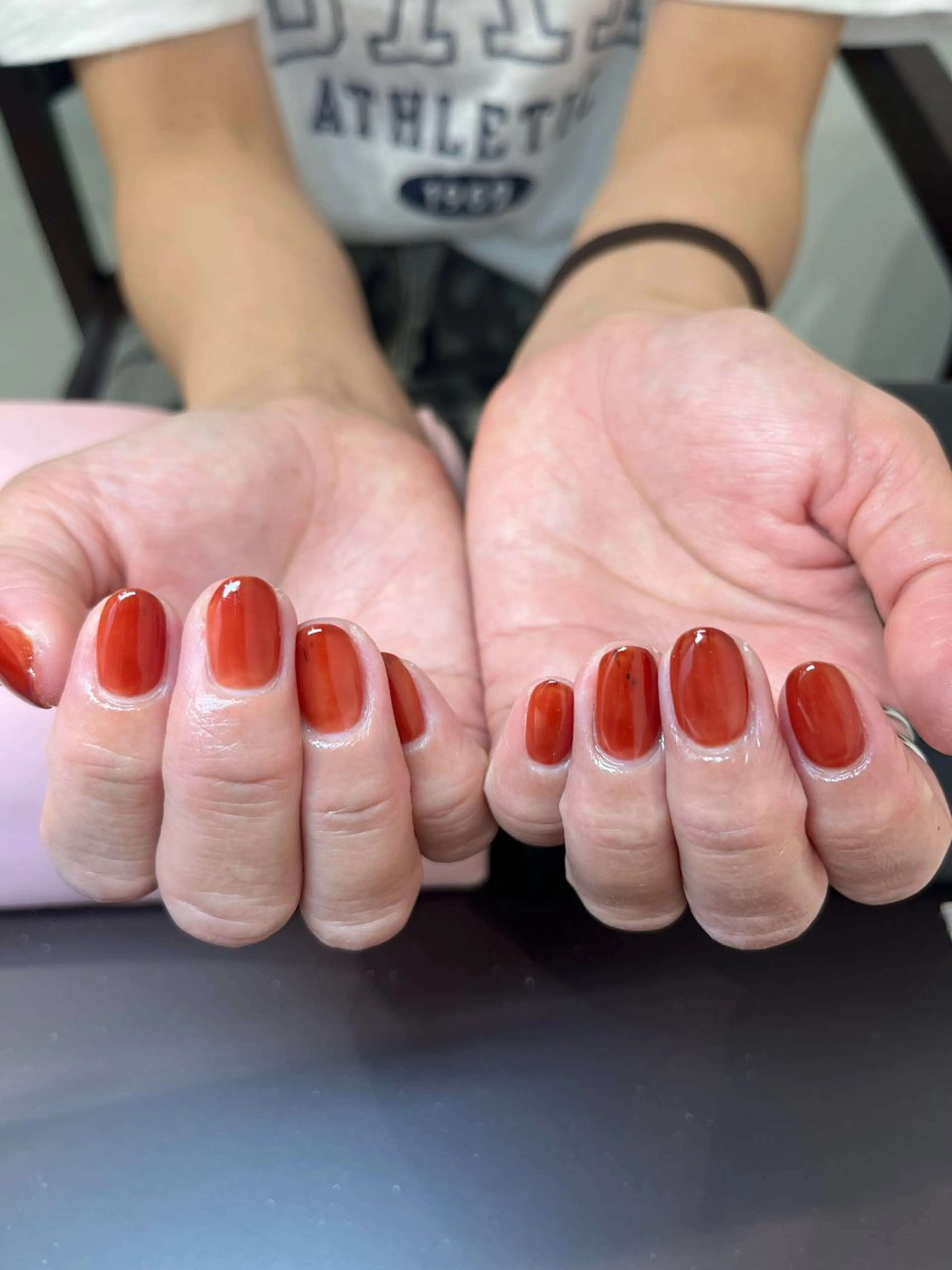 ネイル ブラウン ワンカラーネイル 赤色 スウィートラヴィール所属・SweetRavir あゆみのネイルデザイン