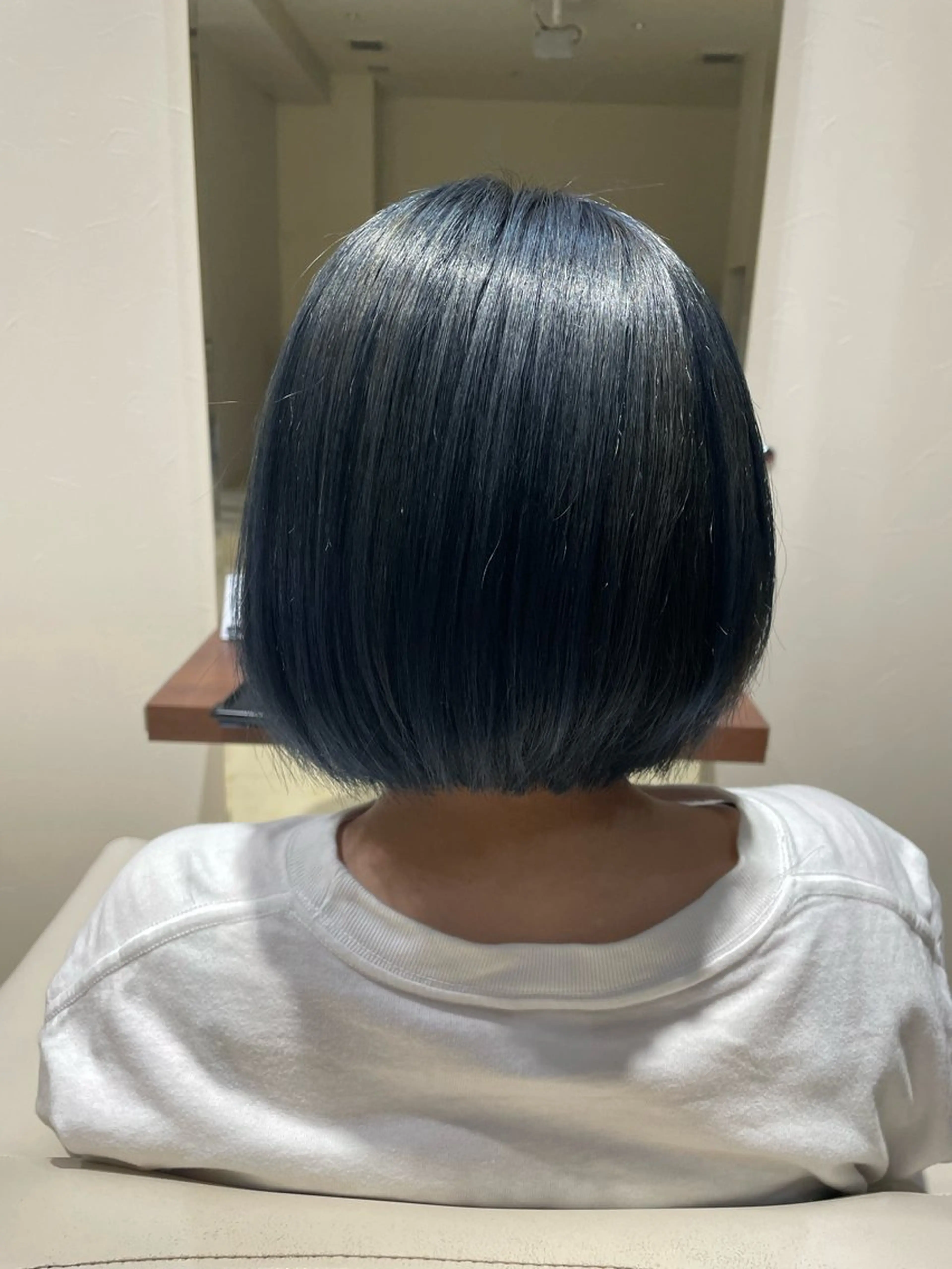 ミディアム カラー ブリーチ ネイビーカラー トリートメント ヘアカラー トリートメント 森 邑奈のヘアスタイル