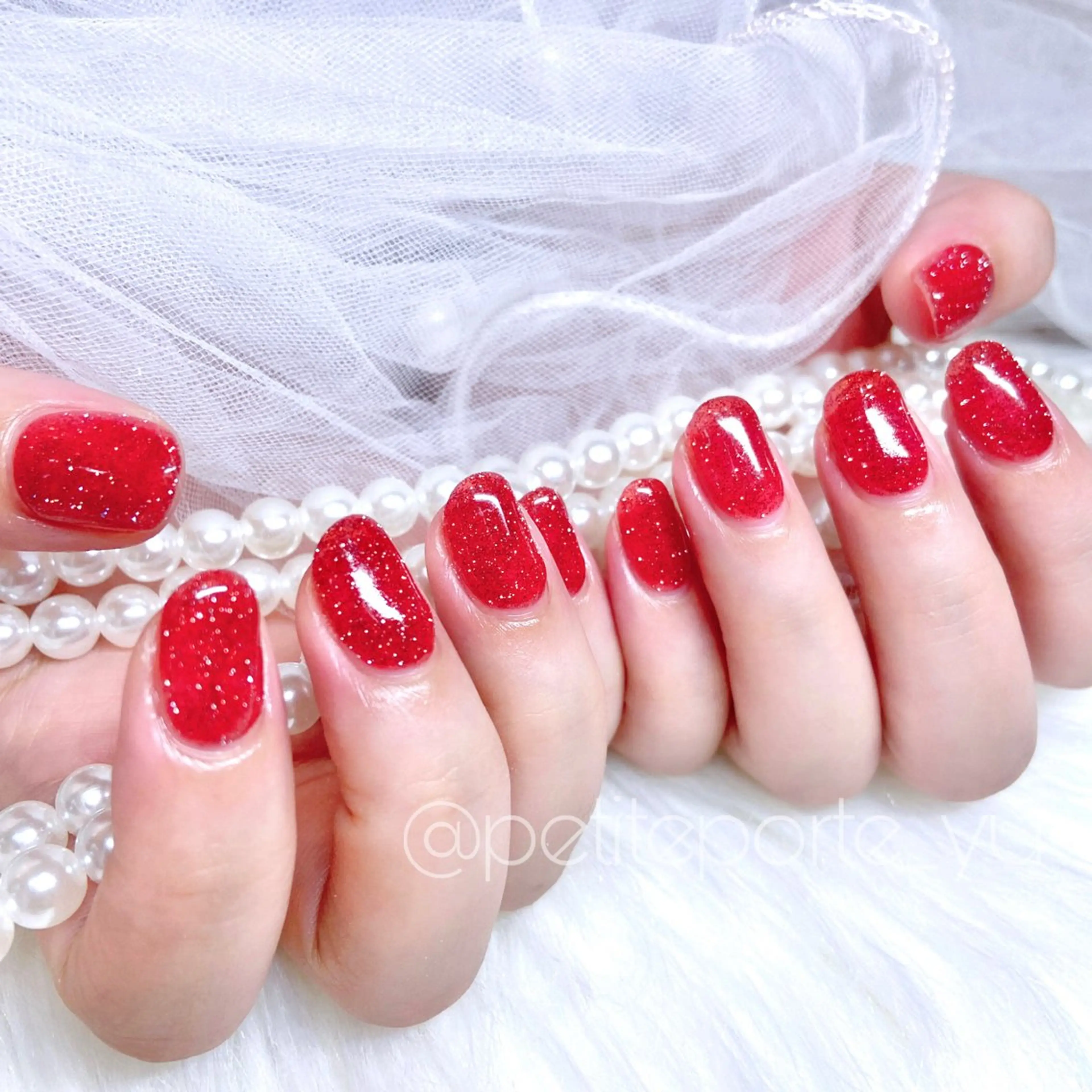 ネイル フラッシュネイル ジェルネイル キラキラネイル ラメ(グリッター) 赤色 ハンドネイル nailsalon petite porte所属・petite porteのネイルデザイン