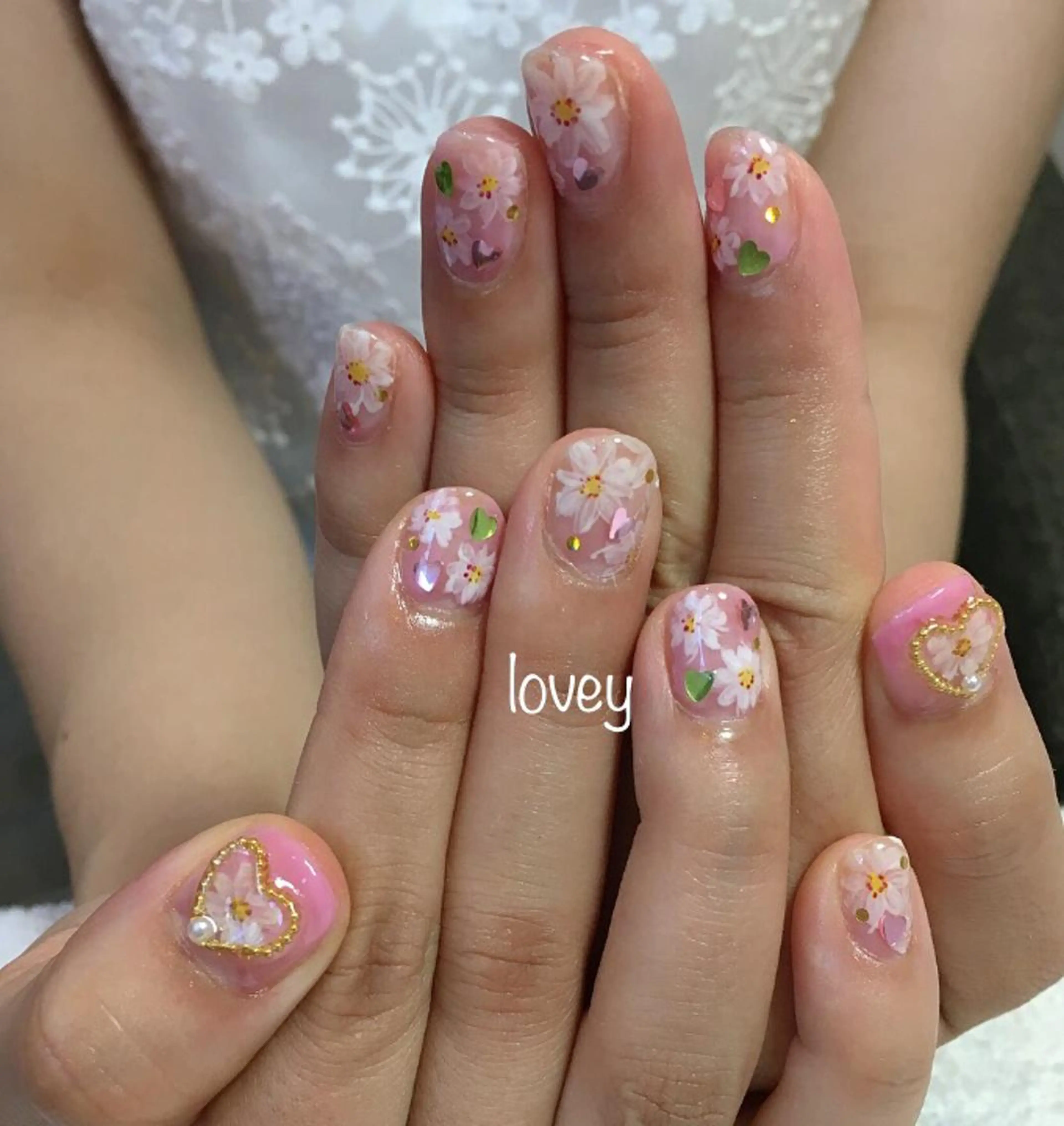 ネイル アートネイル フラワーネイル ガーリー プライベートサロン loveyのネイルデザイン