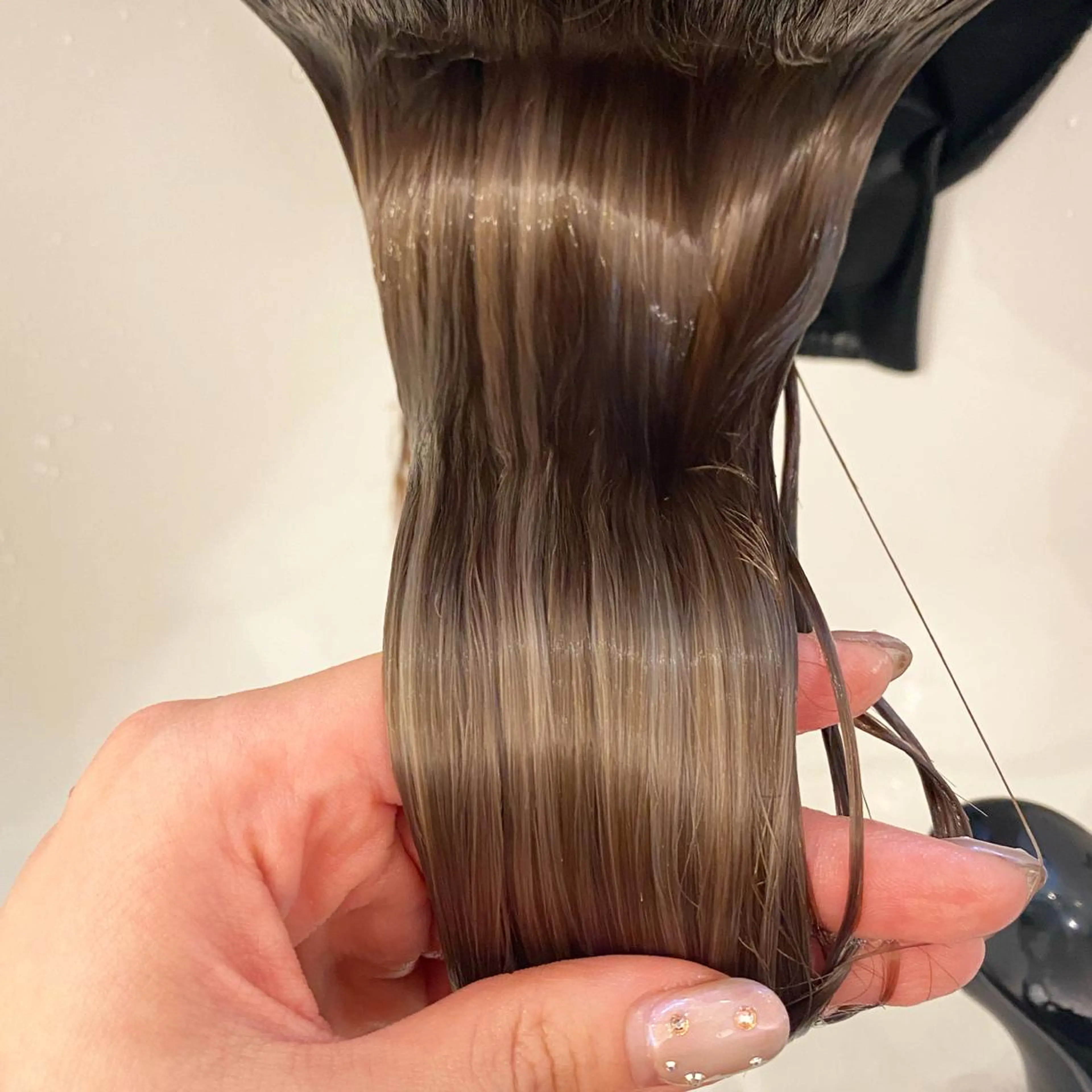 ロング カラー ベージュカラー ハイライトカラー ハイライト 小野 茉奈美のヘアスタイル