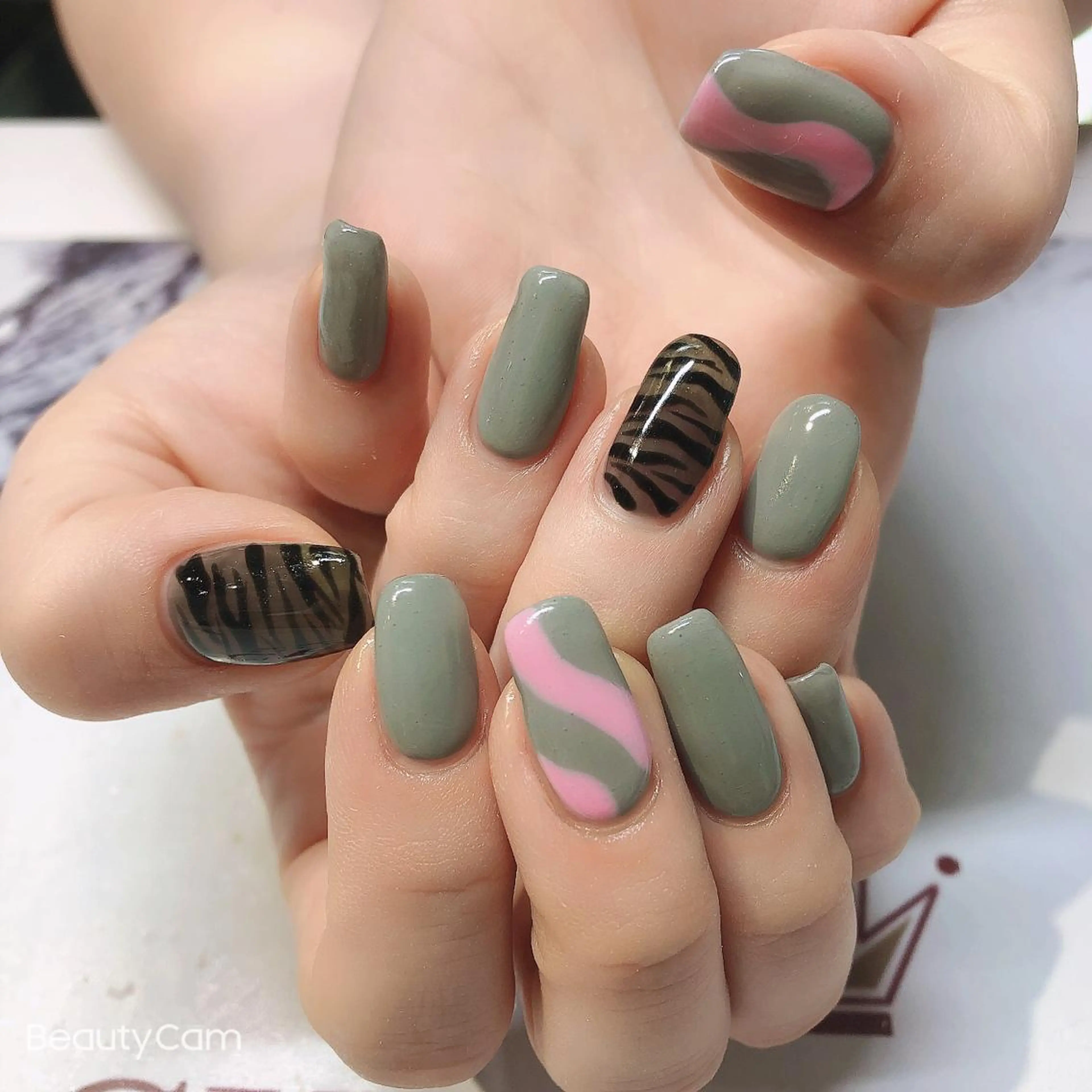 ネイル ハンドネイル Guarendo錦糸町店所属・ガレンドウ 白澤 愛子のネイルデザイン