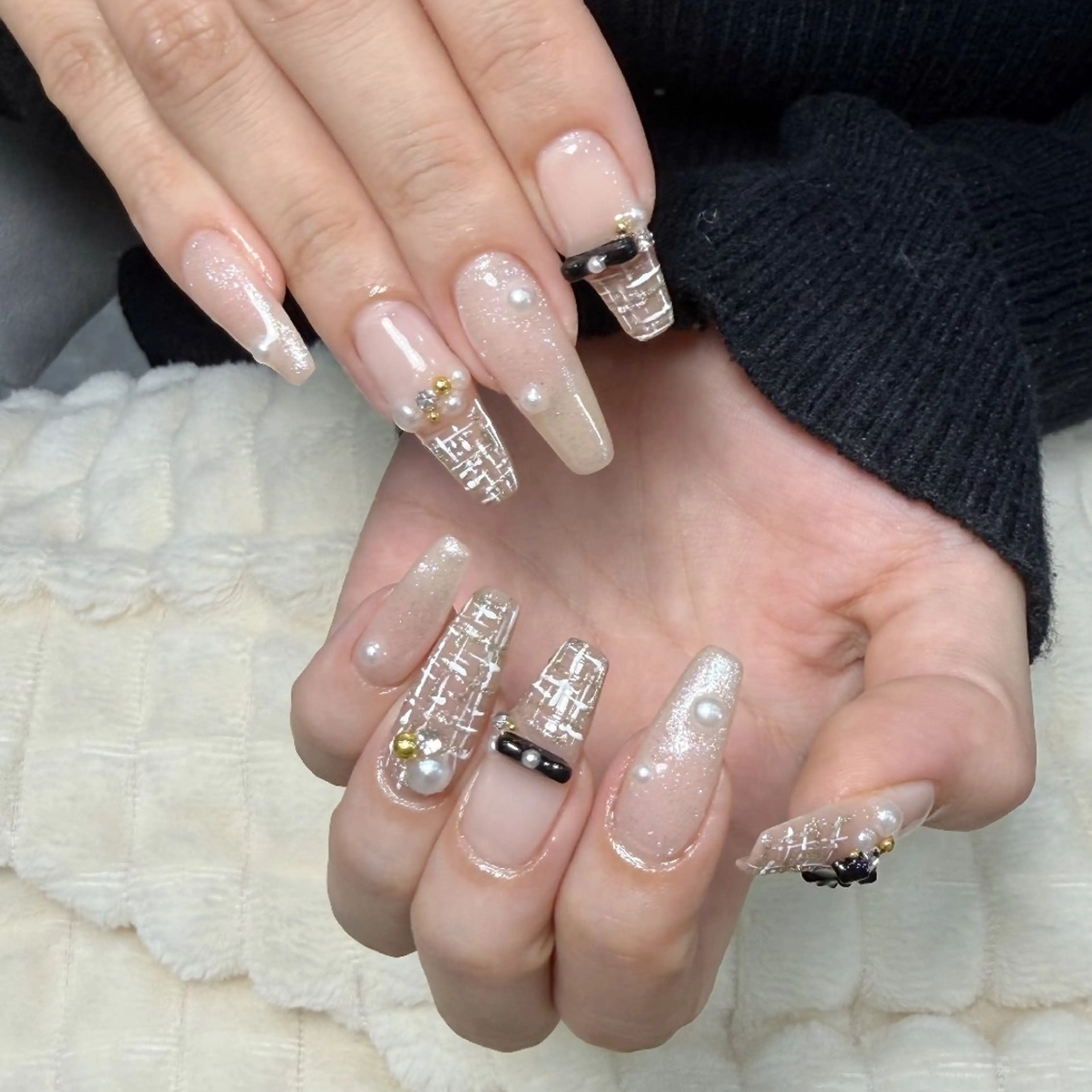 ネイル チークネイル フレンチネイル ジェルネイル ガーリー キラキラネイル ハンドネイル UM Nail Salonのネイルデザイン