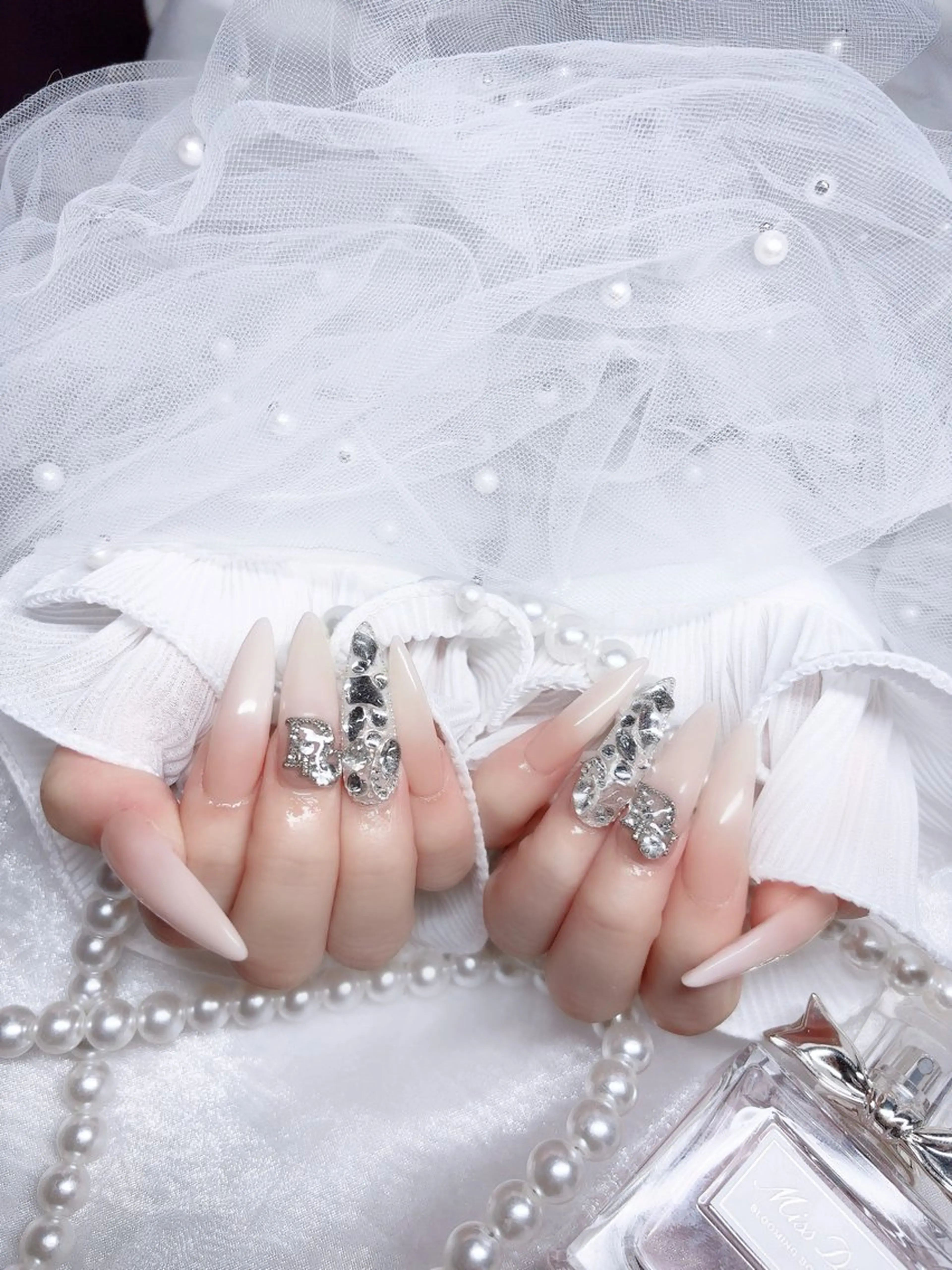 ネイル オーロラネイル 成人式 フットネイル 韓国ネイル ロングネイル Yudia🦋 azuのネイルデザイン