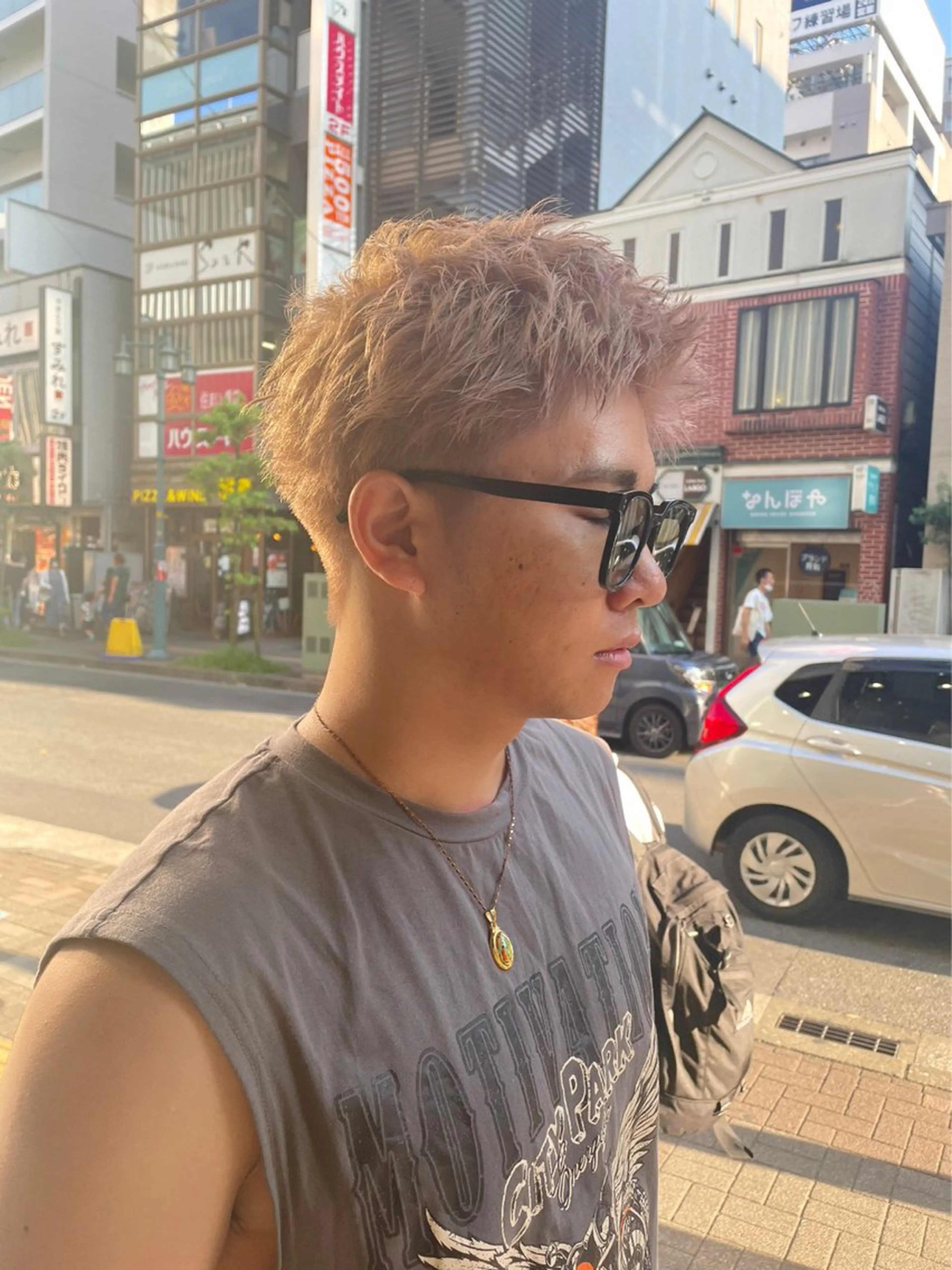 ショート カラー メンズ メンズブリーチ メンズハイトーン メンズインナーカラー ブリーチ ケアブリーチ Rei/ 縮毛矯正/ ハイライトカラー募集のヘアスタイル