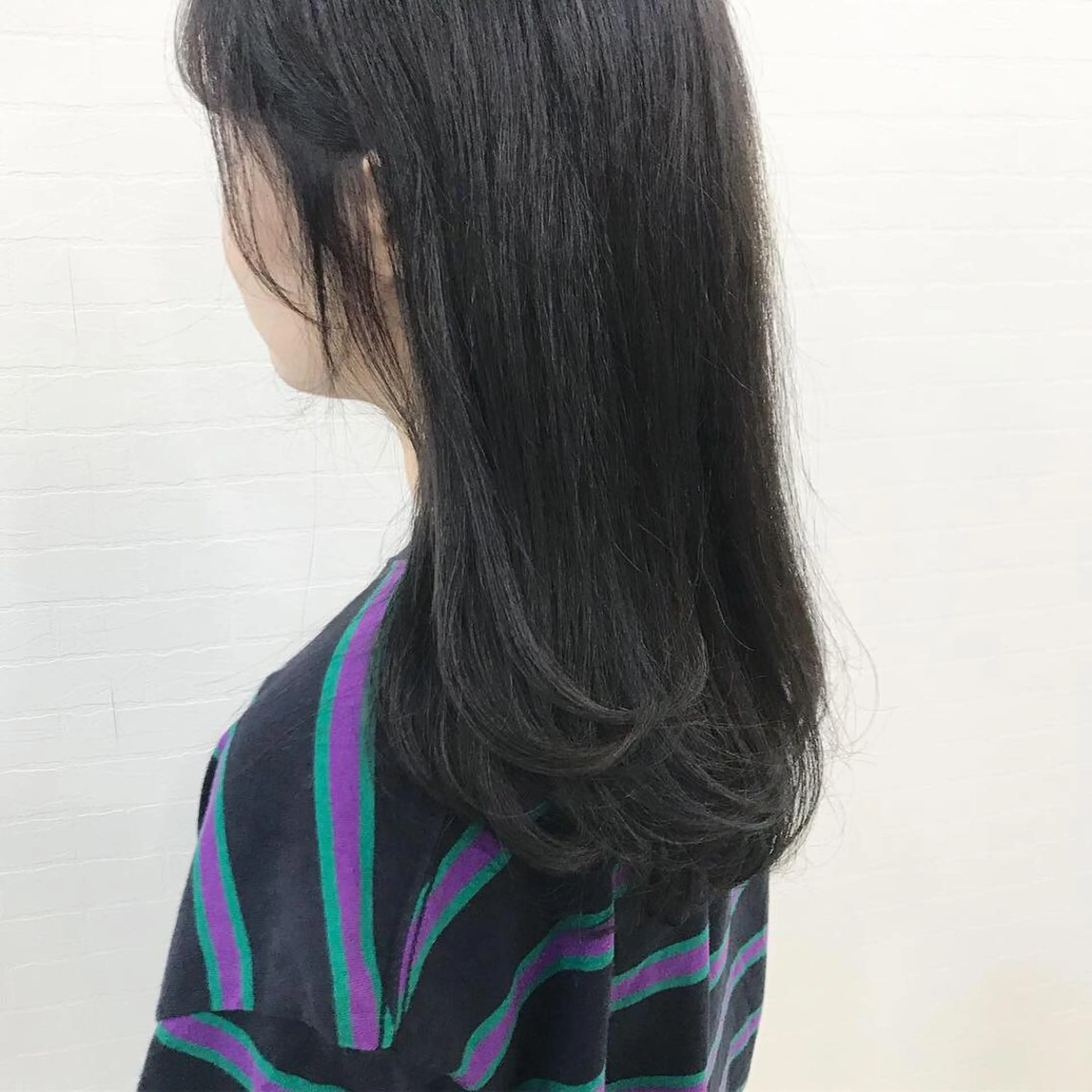 ロング カラー オリーブ/アッシュ やわらか透明感カラーのヘアスタイル