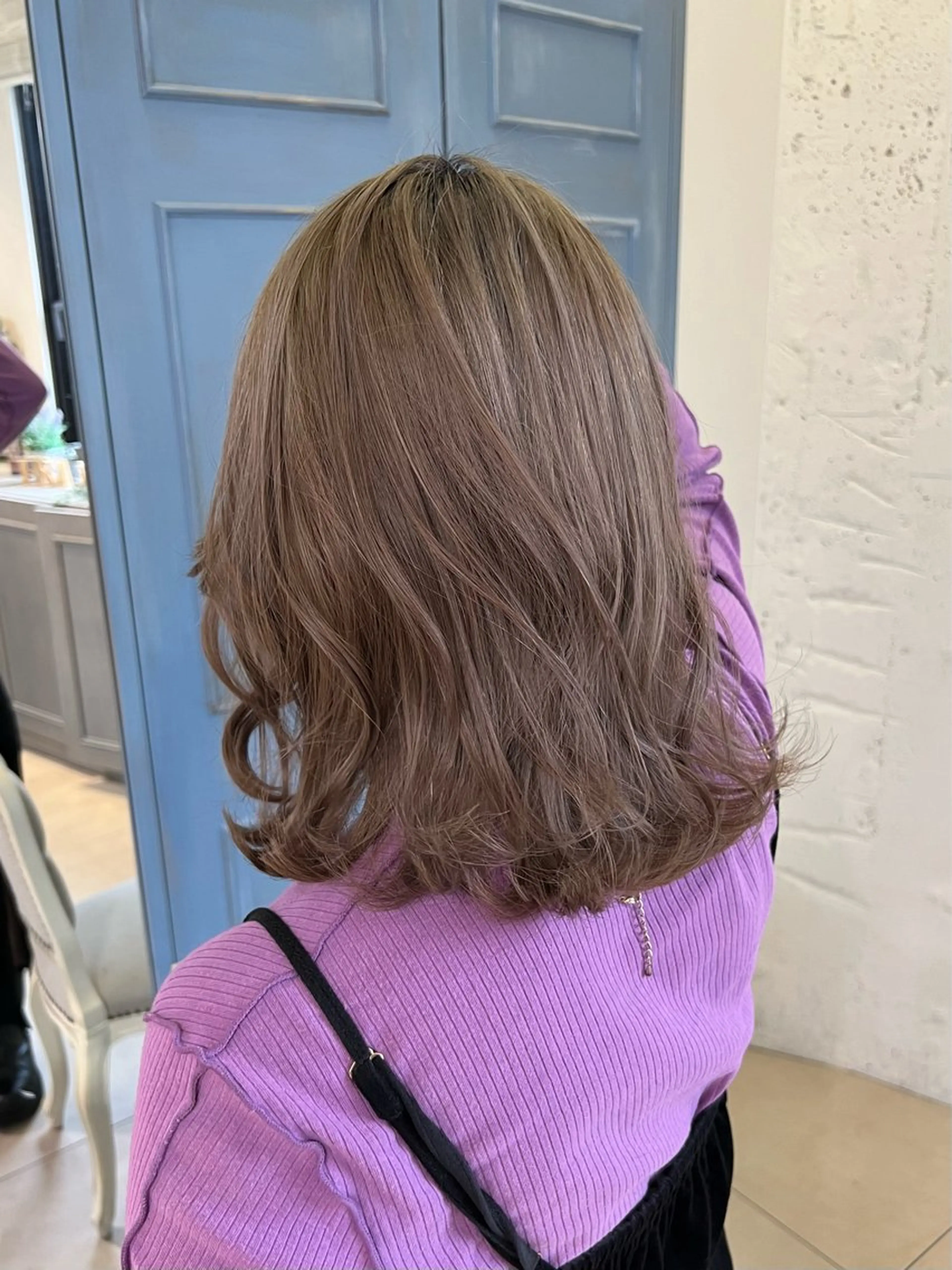 ミディアム カラー パーマ ヘアアレンジ ベージュカラー ブリーチ 透明感カラー シルバー シルバーベージュ charme【 シャルム 】所属・ボブ/レイヤー/ nanamiのヘアスタイル