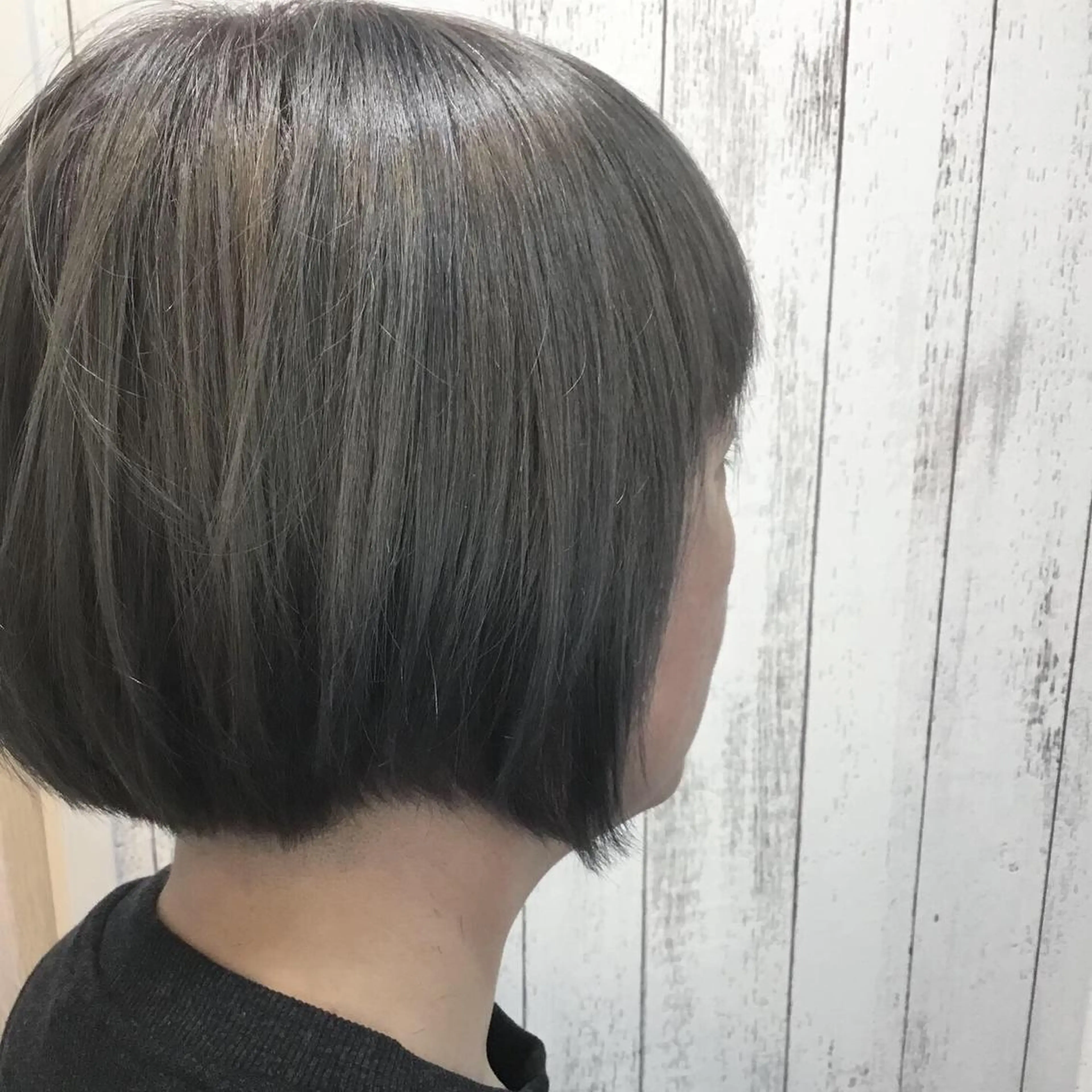 ショート カラー embrace エンブレイスのヘアスタイル