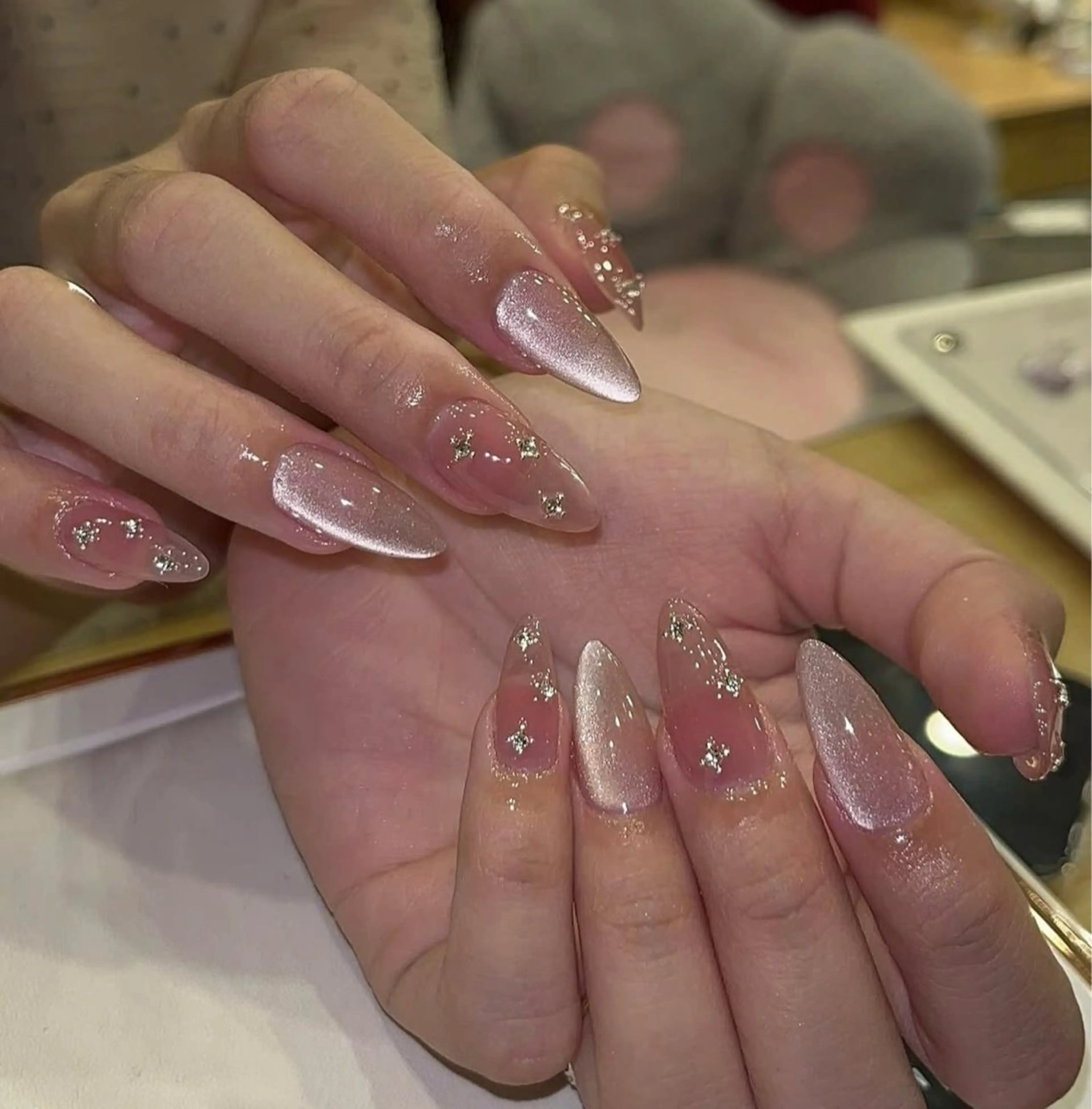 ネイル グラデーション キラキラネイル ワンカラーネイル 冬ネイル Jenn Nail Salonのネイルデザイン