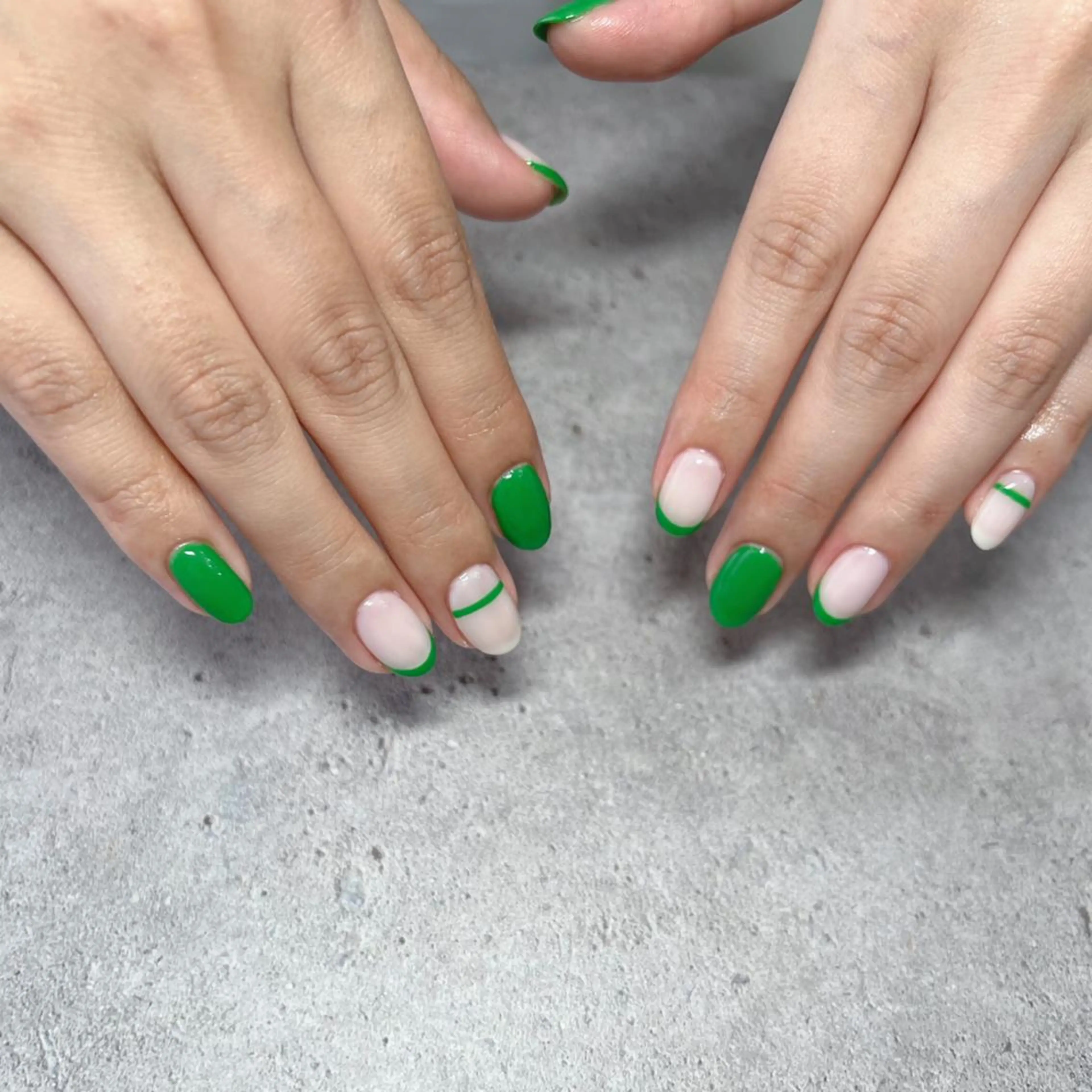 ミディアム ネイル ハンドネイル nail salon émuのネイルデザイン