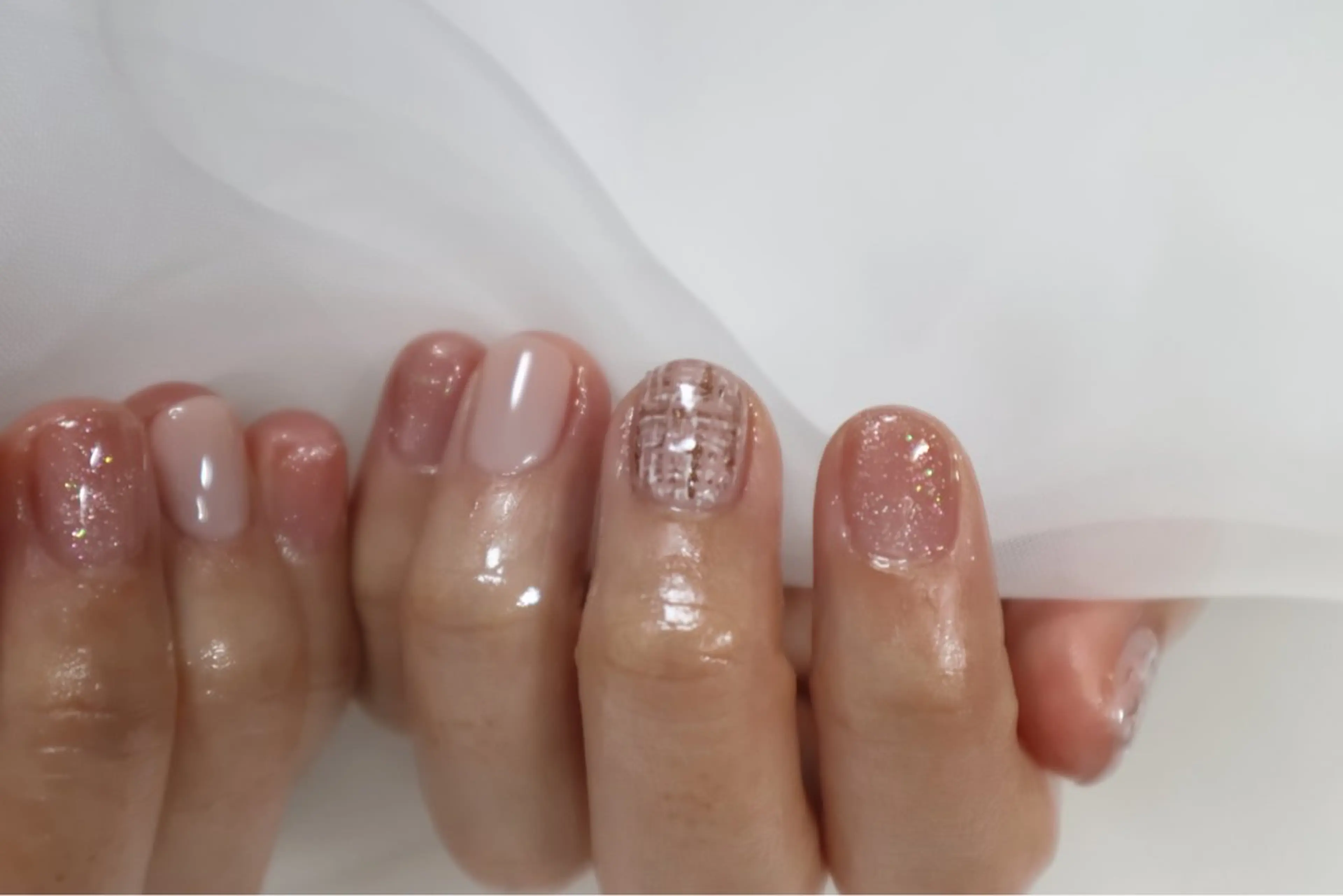 ネイル ゴールド ピンク ツイードネイル ナツ komachiのネイルデザイン