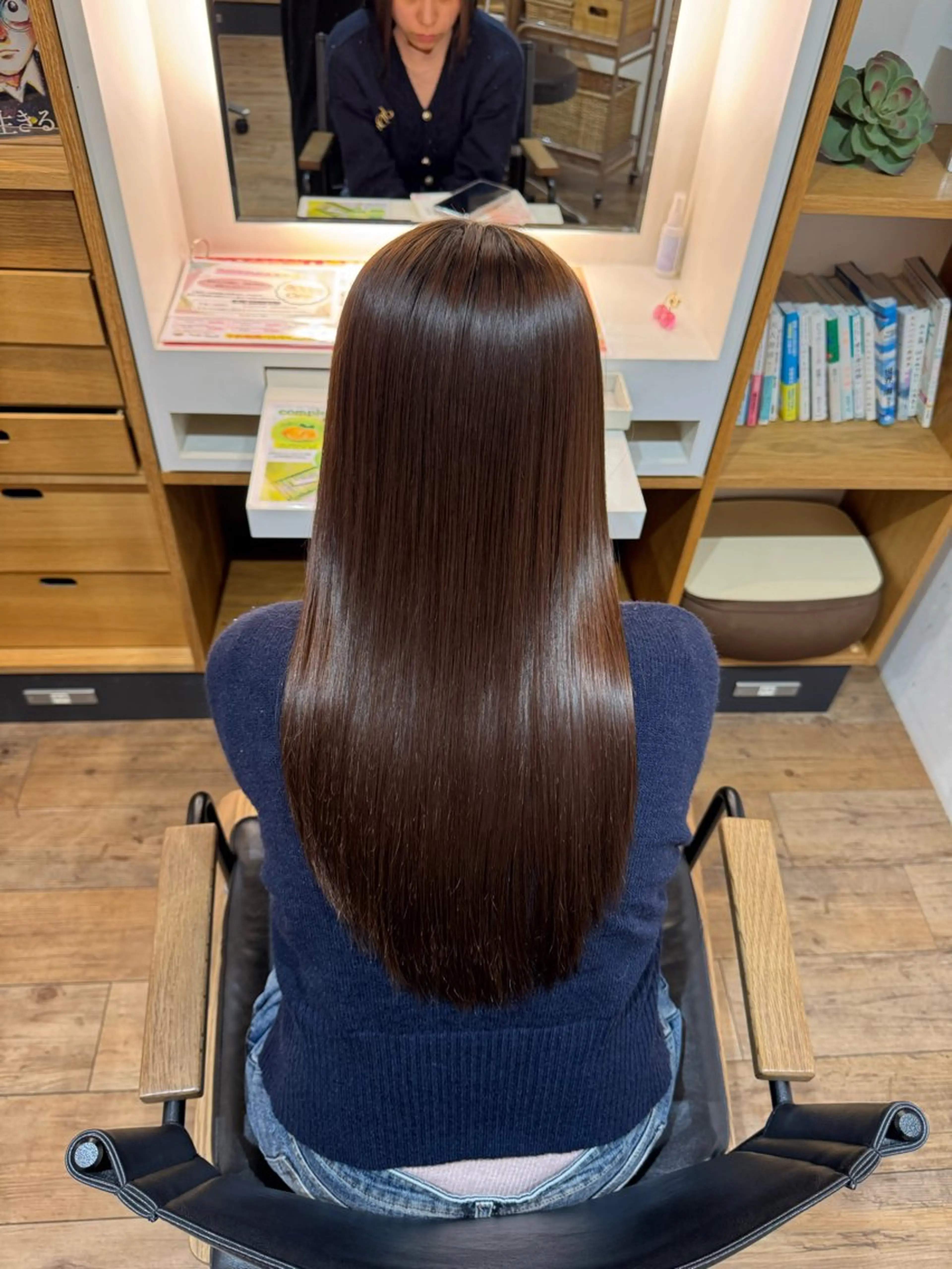 セミロング カット 縮毛矯正 トリートメント afloatkobe所属・美髪/髪質改善 川口凌弥のヘアスタイル