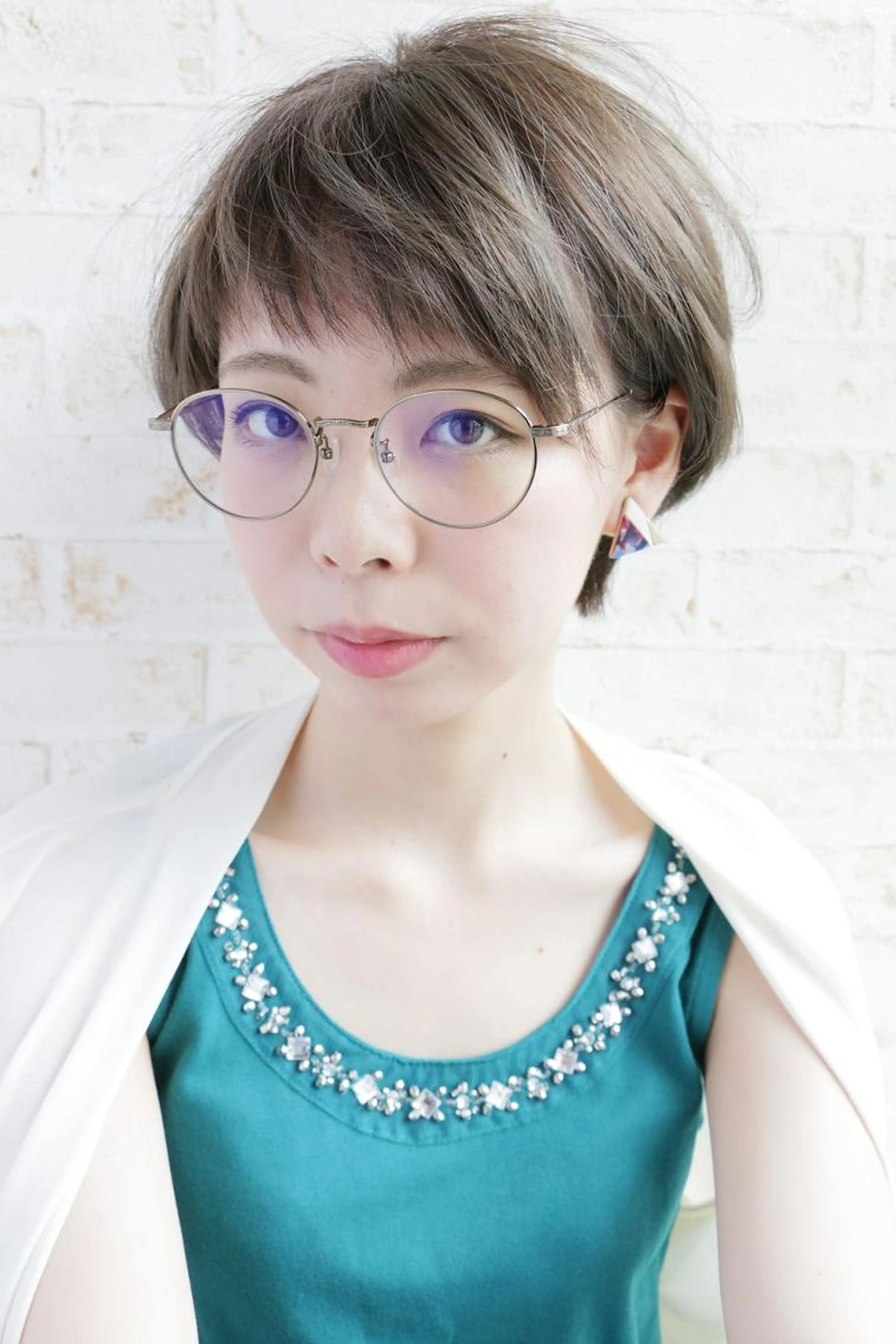 【新規お試しクーポン】カット + ホーユー白髪染め (ショート)+ 炭酸クレンジング + イルミナトリートメントの写真