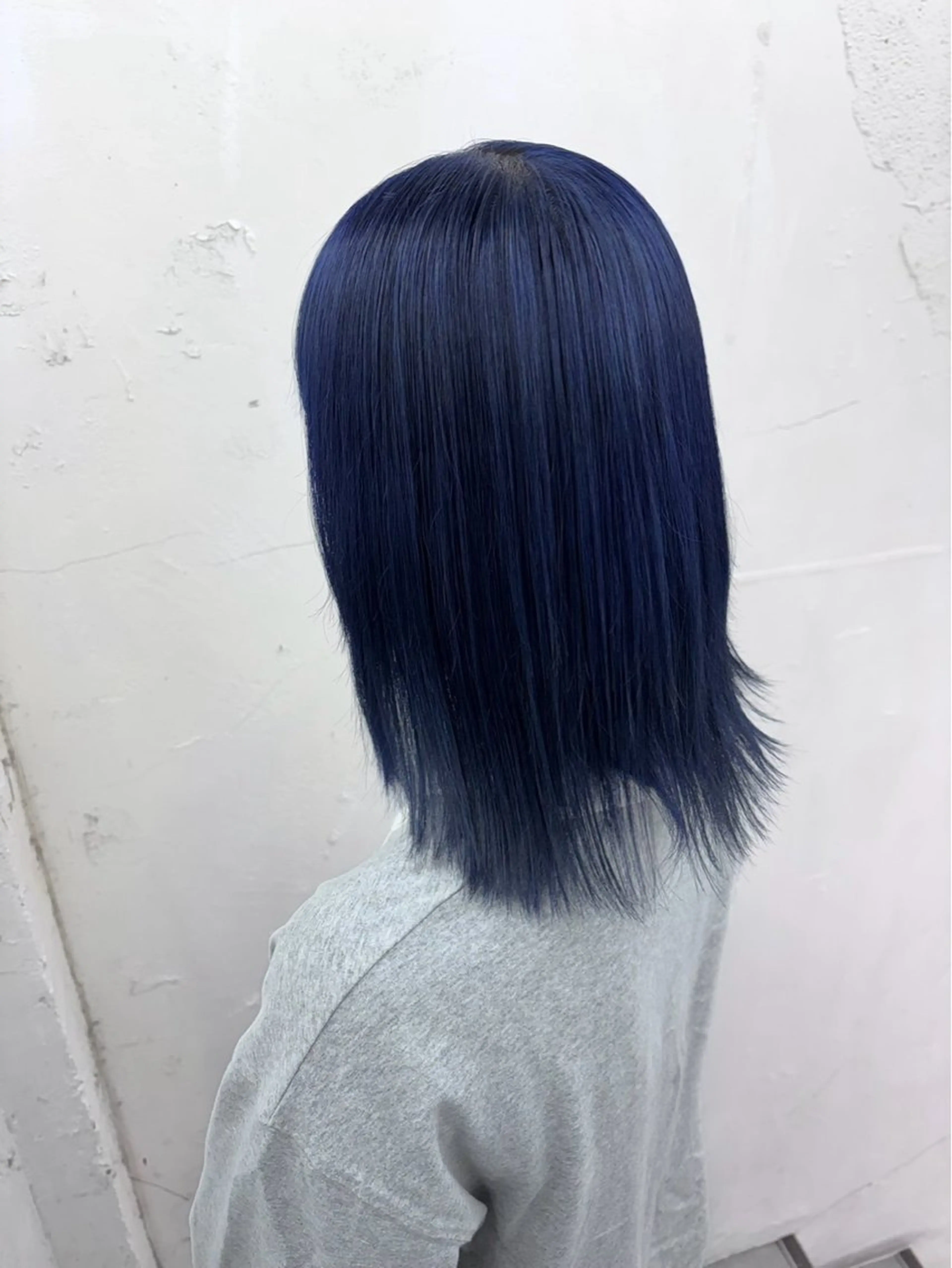 ミディアム カラー ブルーカラー ハイトーンカラー ネイビーカラー ヘアカラー トリートメント ベルグロー アルファのヘアスタイル