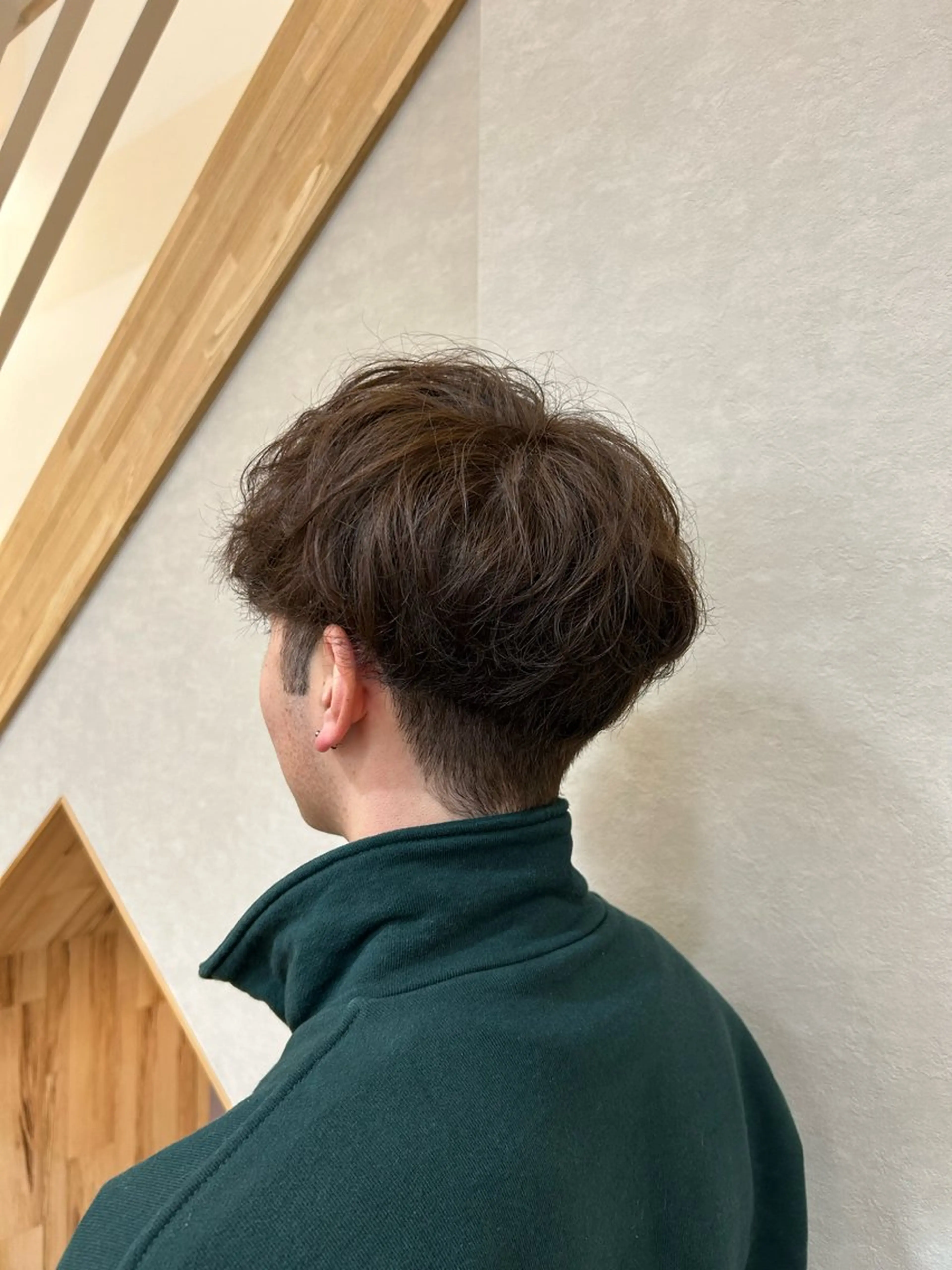 ショート カラー メンズ ブラウンカラー ナチュラルブラウン ヘアカラー 根石 結菜のヘアスタイル