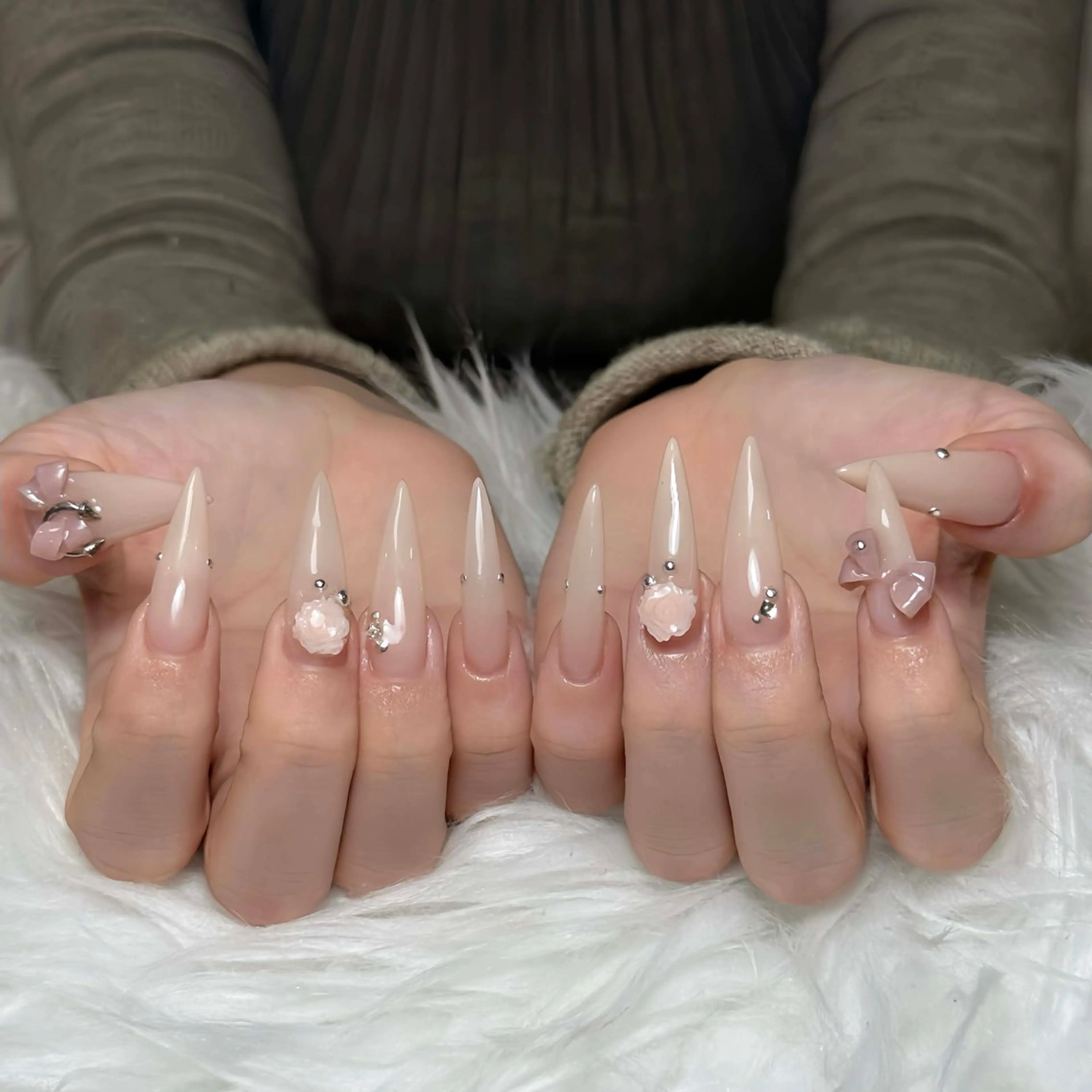 ネイル オーロラネイル ボルドー ブラウン 氷ネイル・うるうるネイル キラキラネイル ハンドネイル Julli NailStudioのネイルデザイン