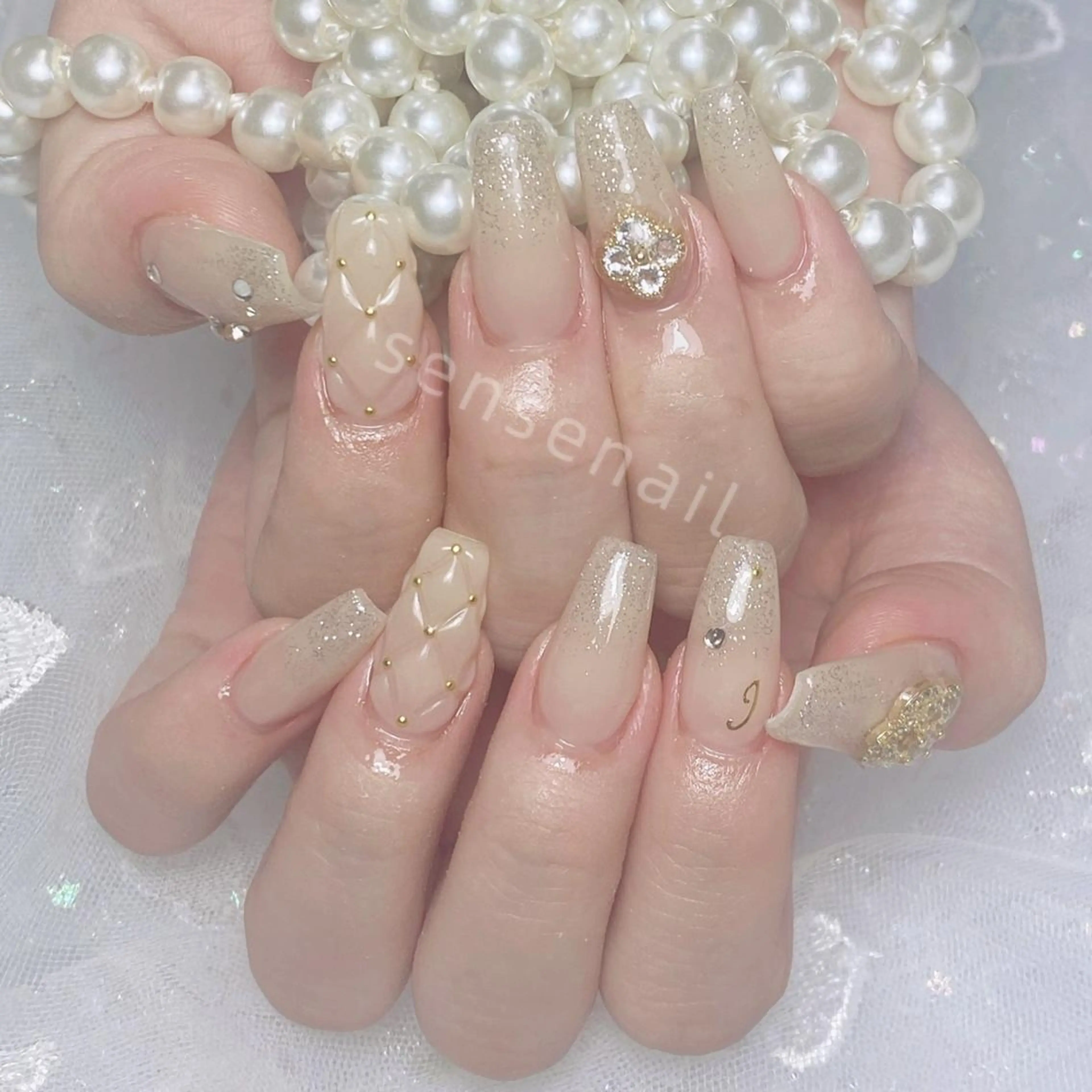 ネイル ハンドネイル ハンドケア Queening 🦋のネイルデザイン