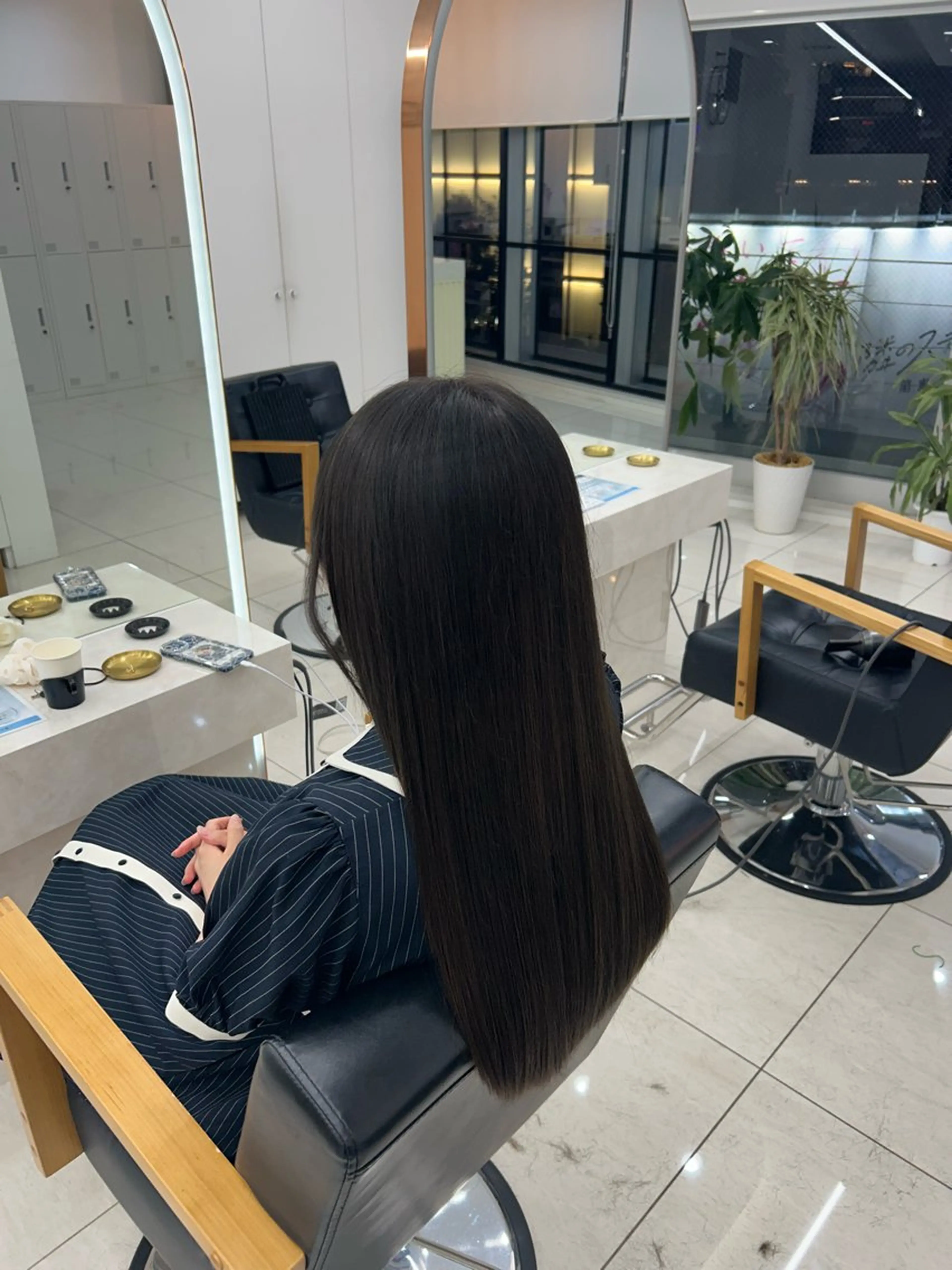 ロング カラー アディクシーカラー アッシュ アッシュグレー アッシュグレージュ 透明感カラー Kurumi リトル渋谷のヘアスタイル