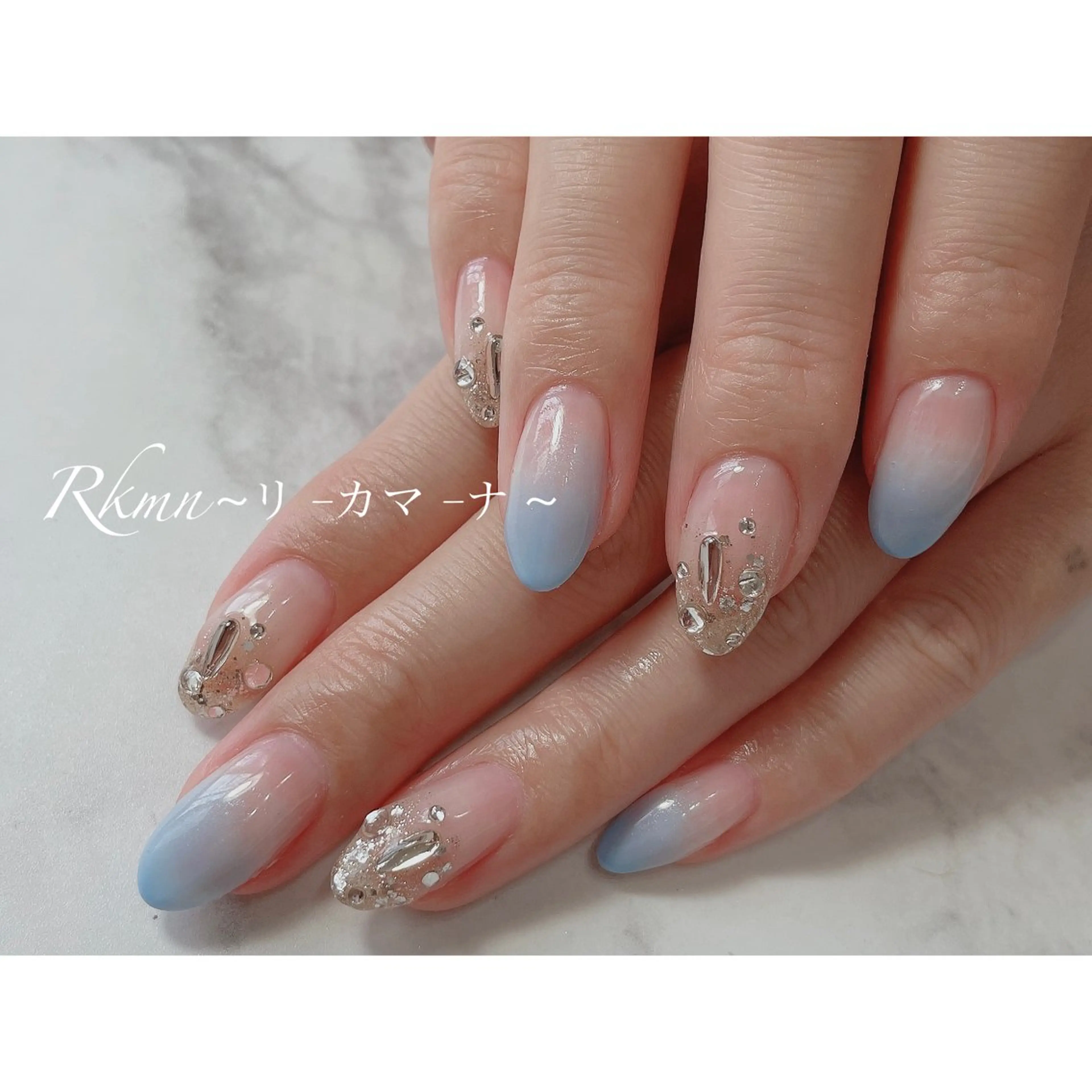 ネイル アートネイル ブルー グラデーション キラキラネイル 春ネイル ハンドネイル フットネイル ハンドケア Rkmn ~リ-カマ-ナ~のネイルデザイン
