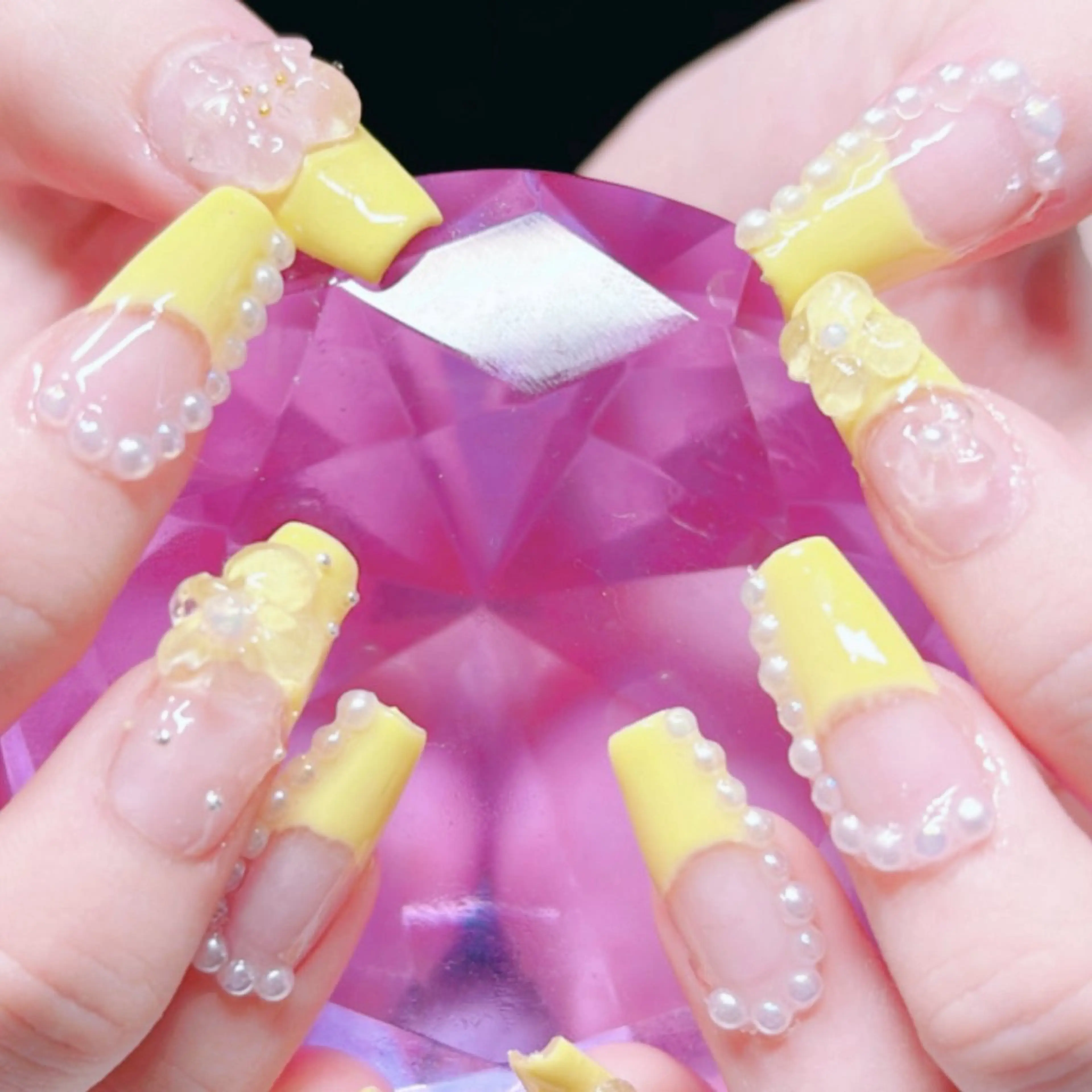 ネイル アートネイル フラワーネイル ぷっくりネイル NailSalona.k.a所属・k CHIORIのネイルデザイン